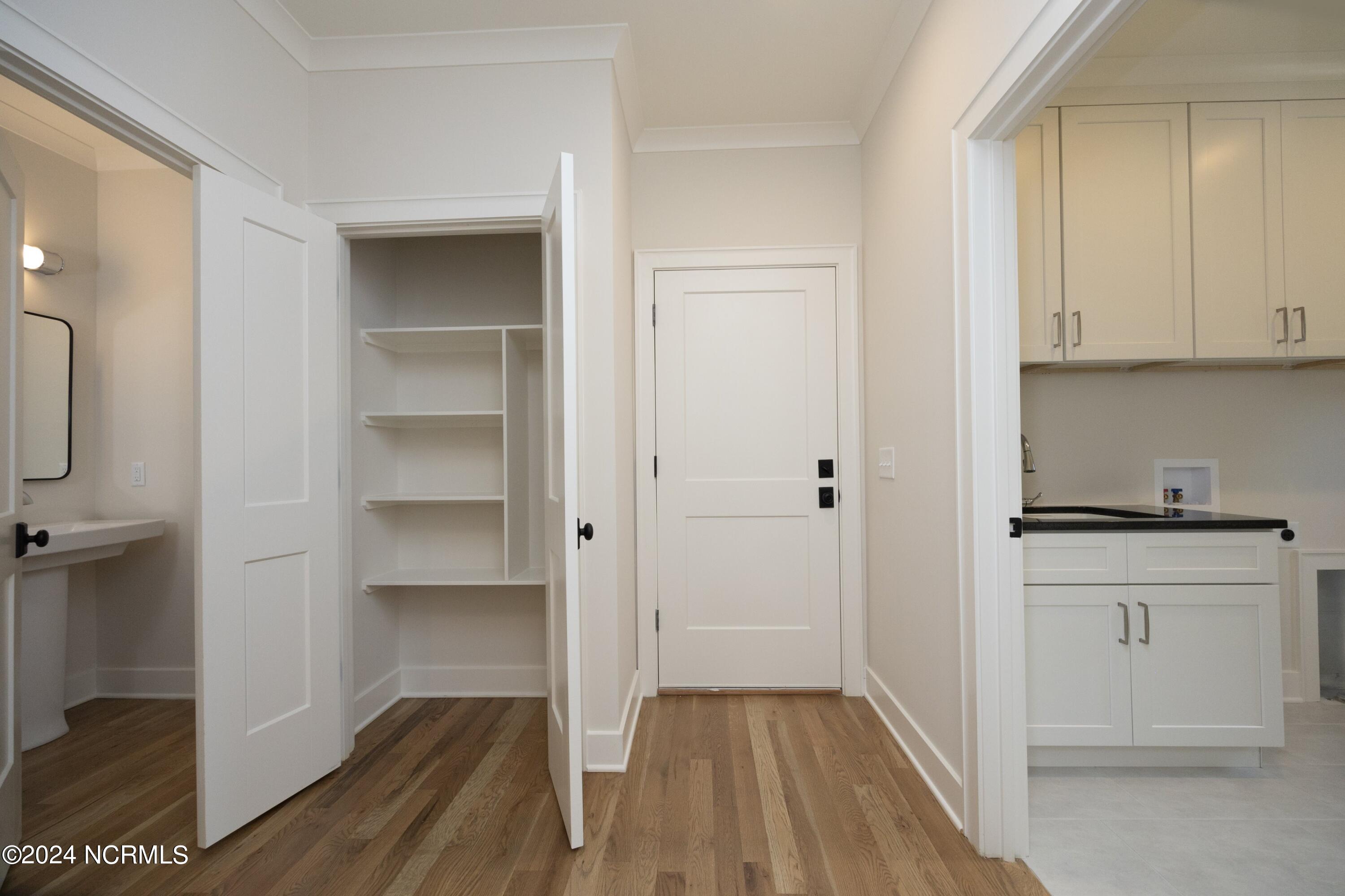 5 Regency Court, 11