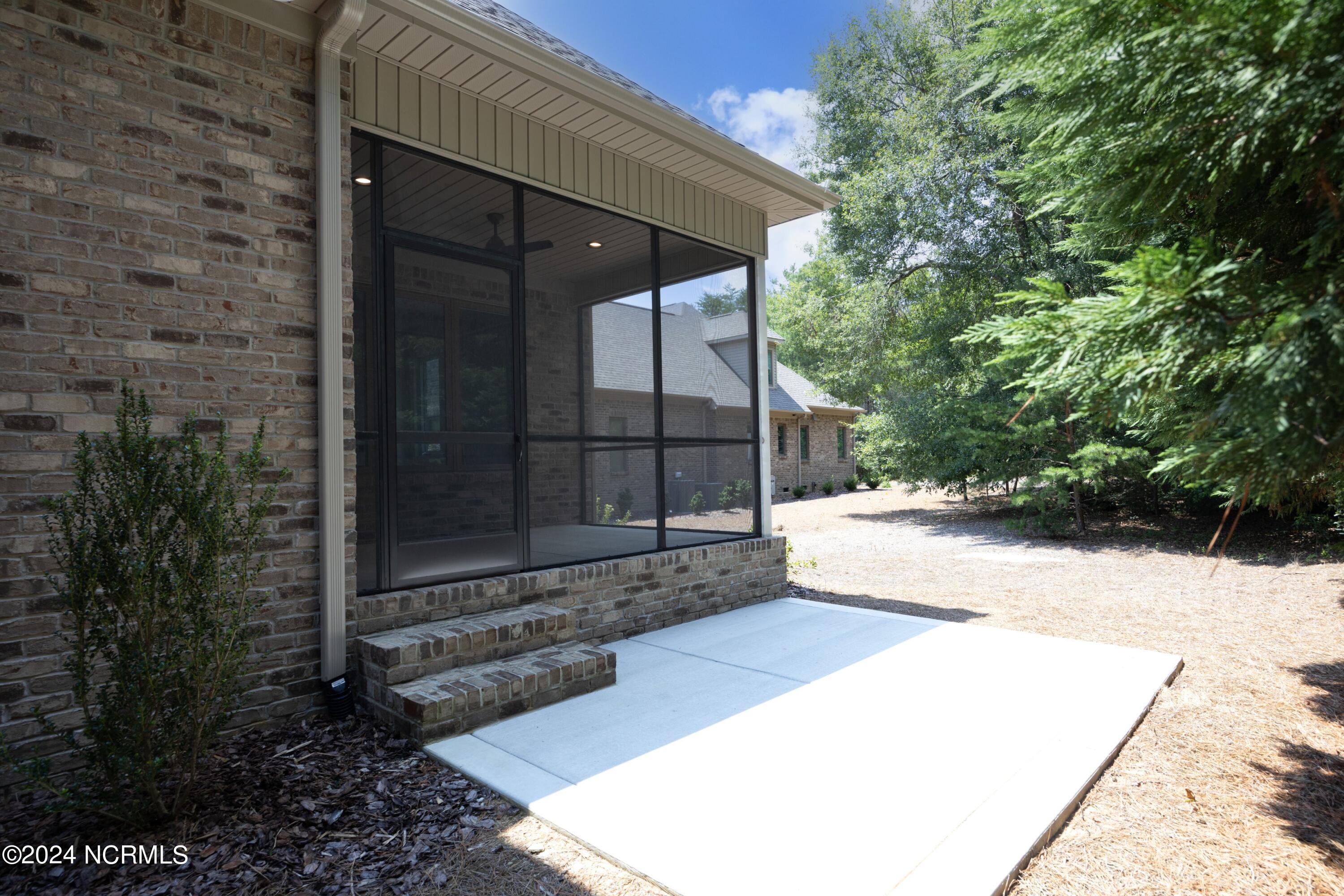 5 Regency Court, 11
