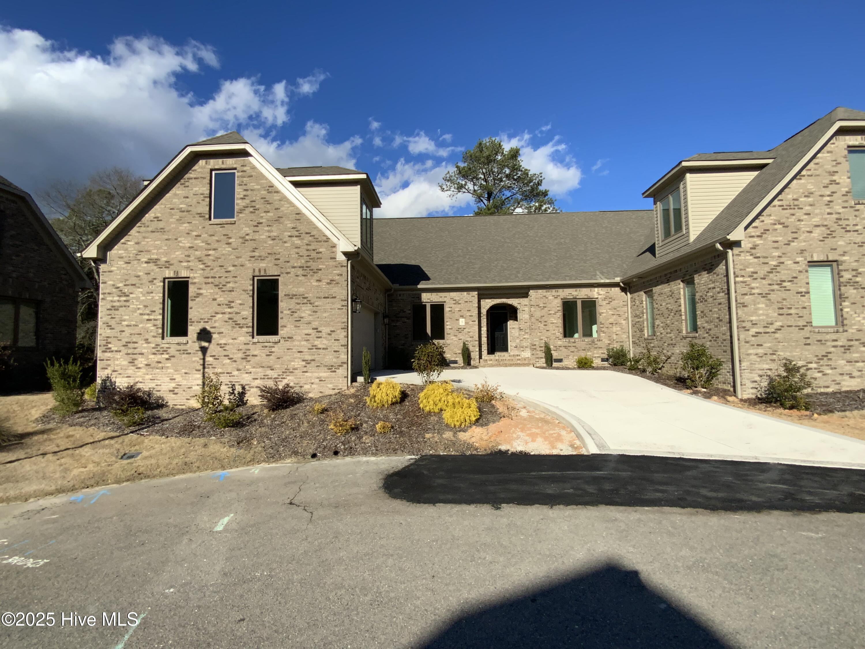 5 Regency Court, 11