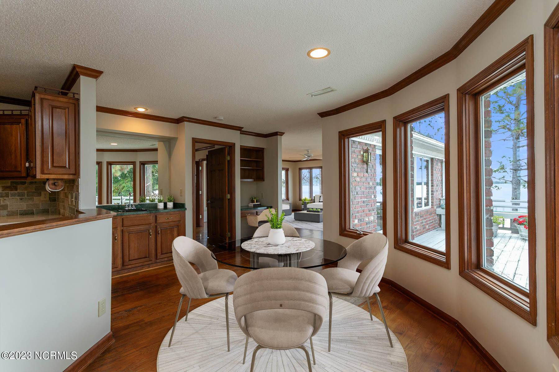 106 Mace Point