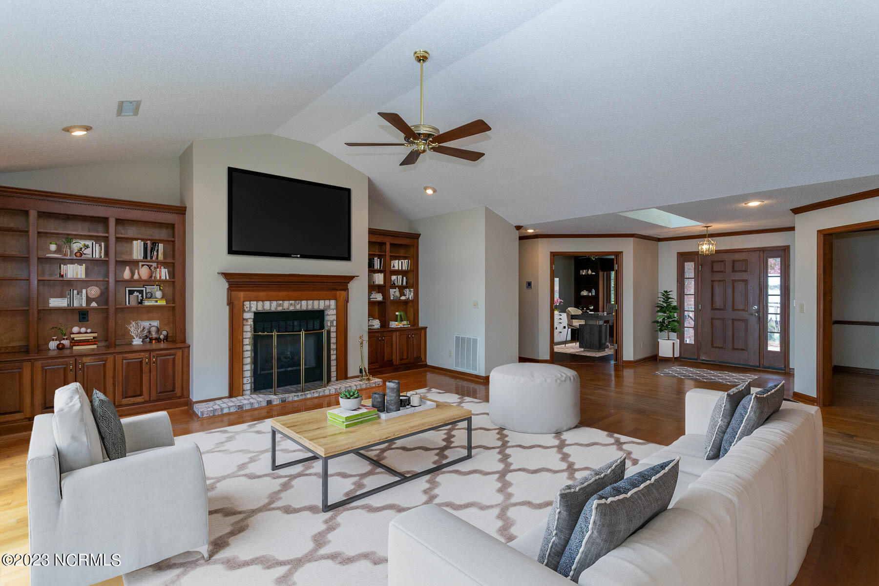 106 Mace Point