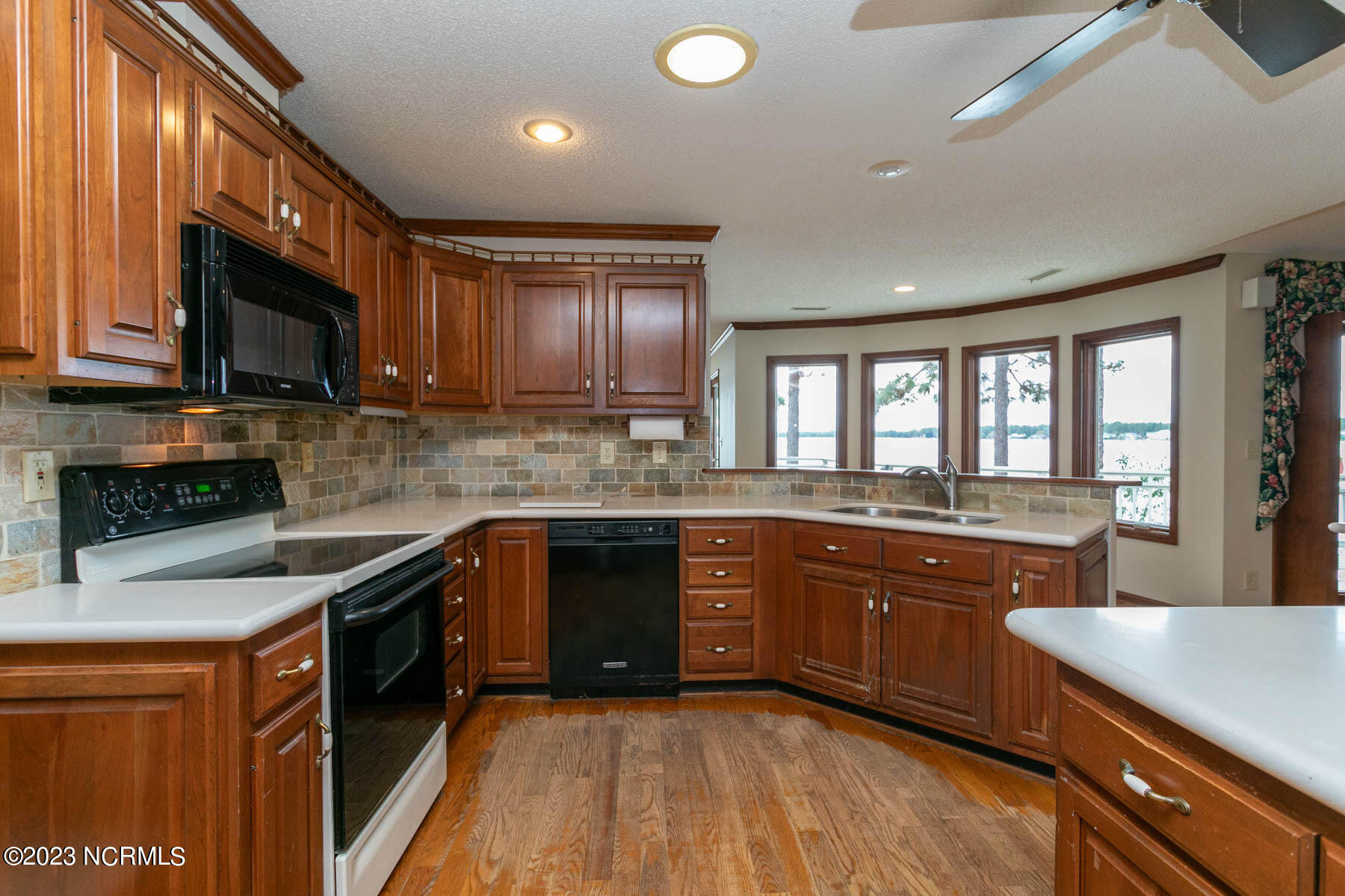 106 Mace Point