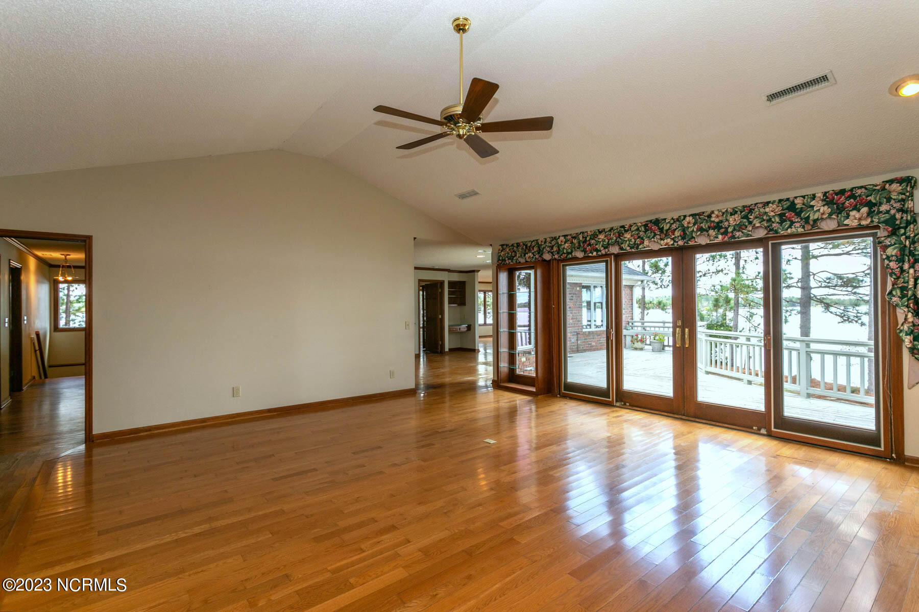 106 Mace Point