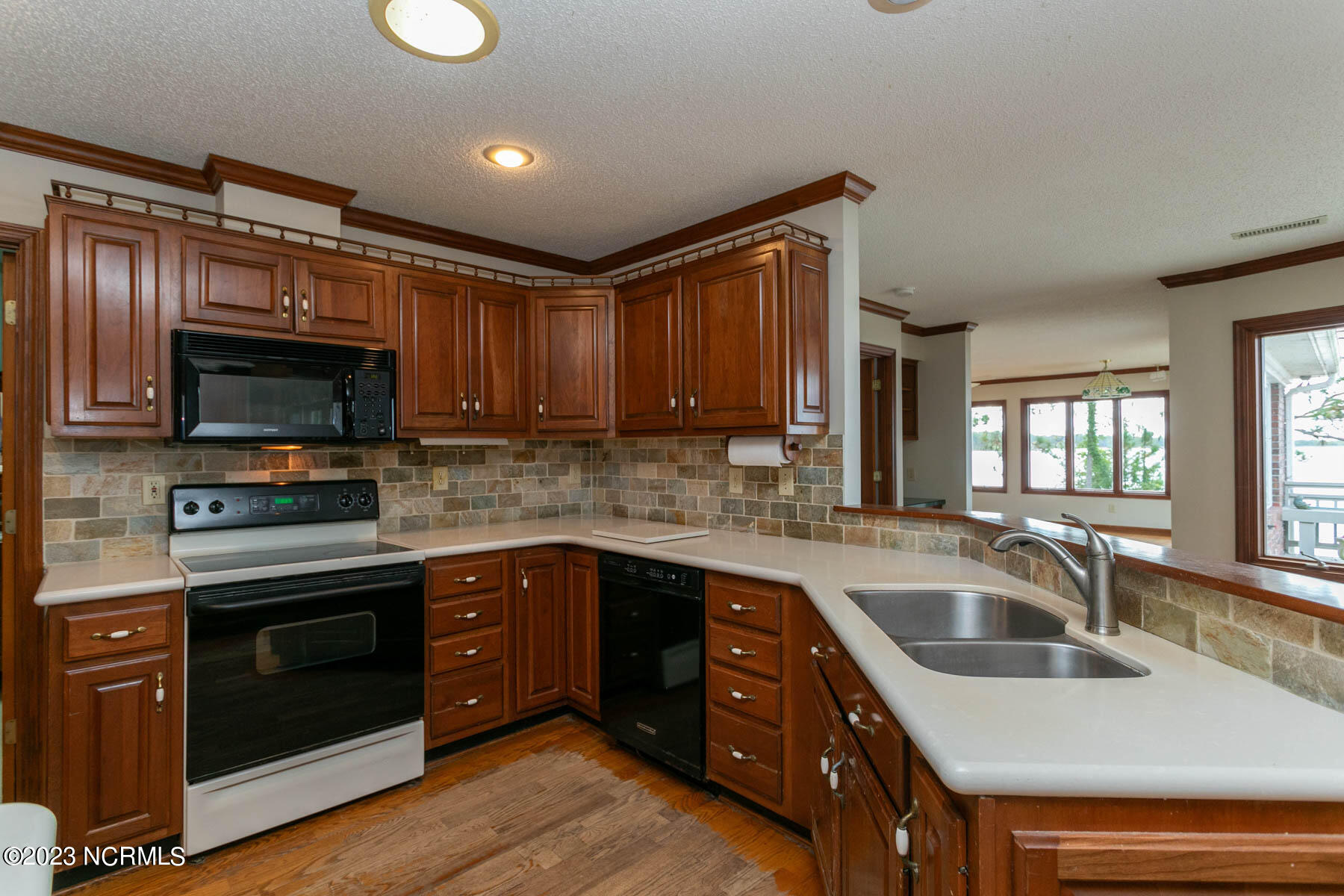 106 Mace Point