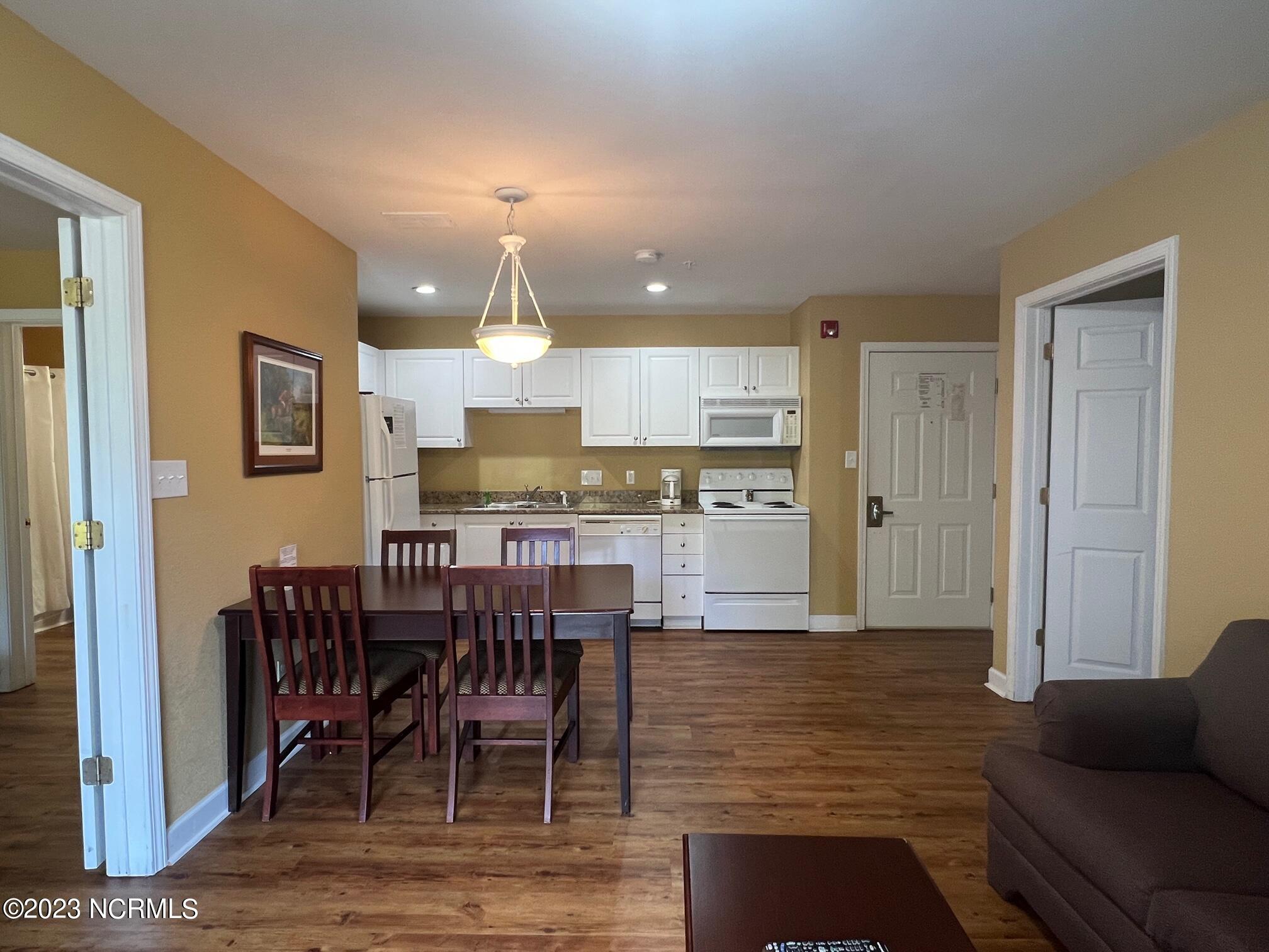 490 Little River Farm Boulevard, 102a