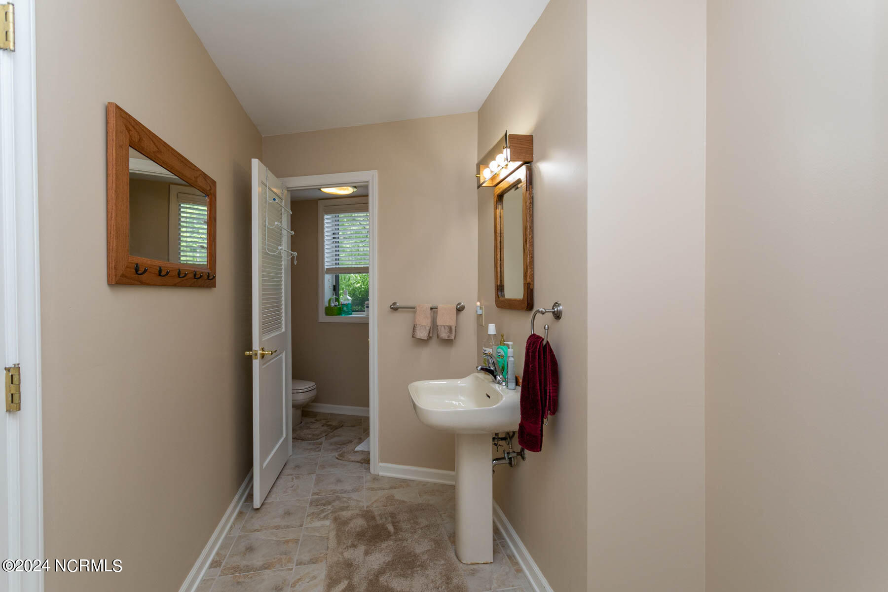 251 Devonshire Avenue W