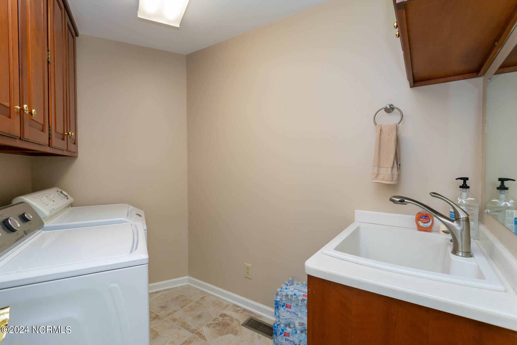 251 Devonshire Avenue W