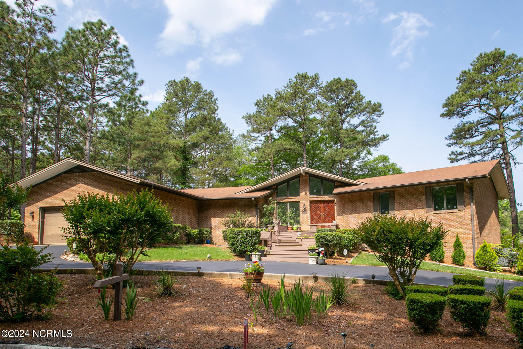 251 Devonshire Avenue W