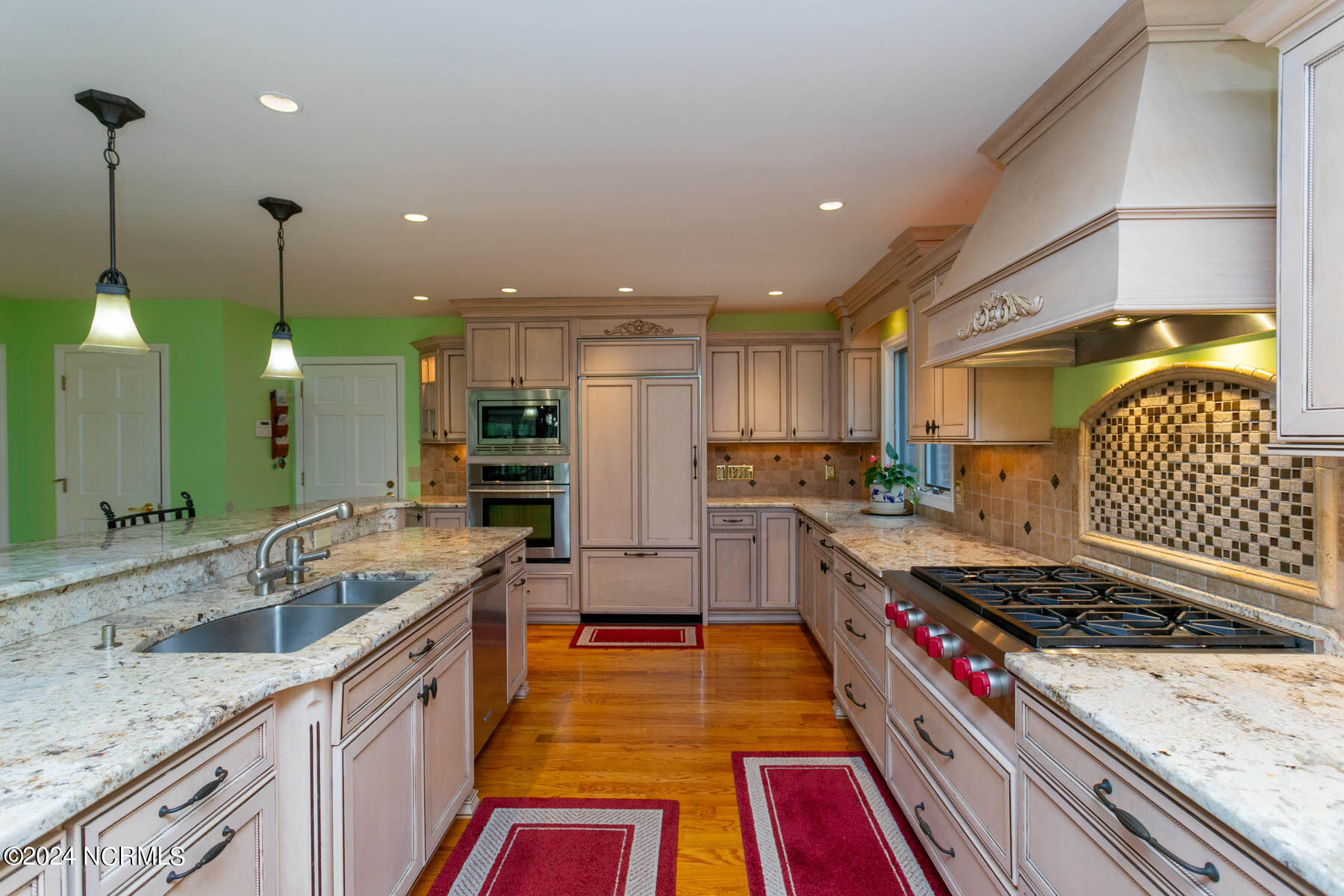 251 Devonshire Avenue W