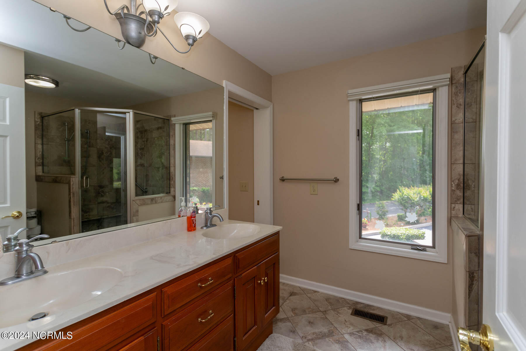 251 Devonshire Avenue W