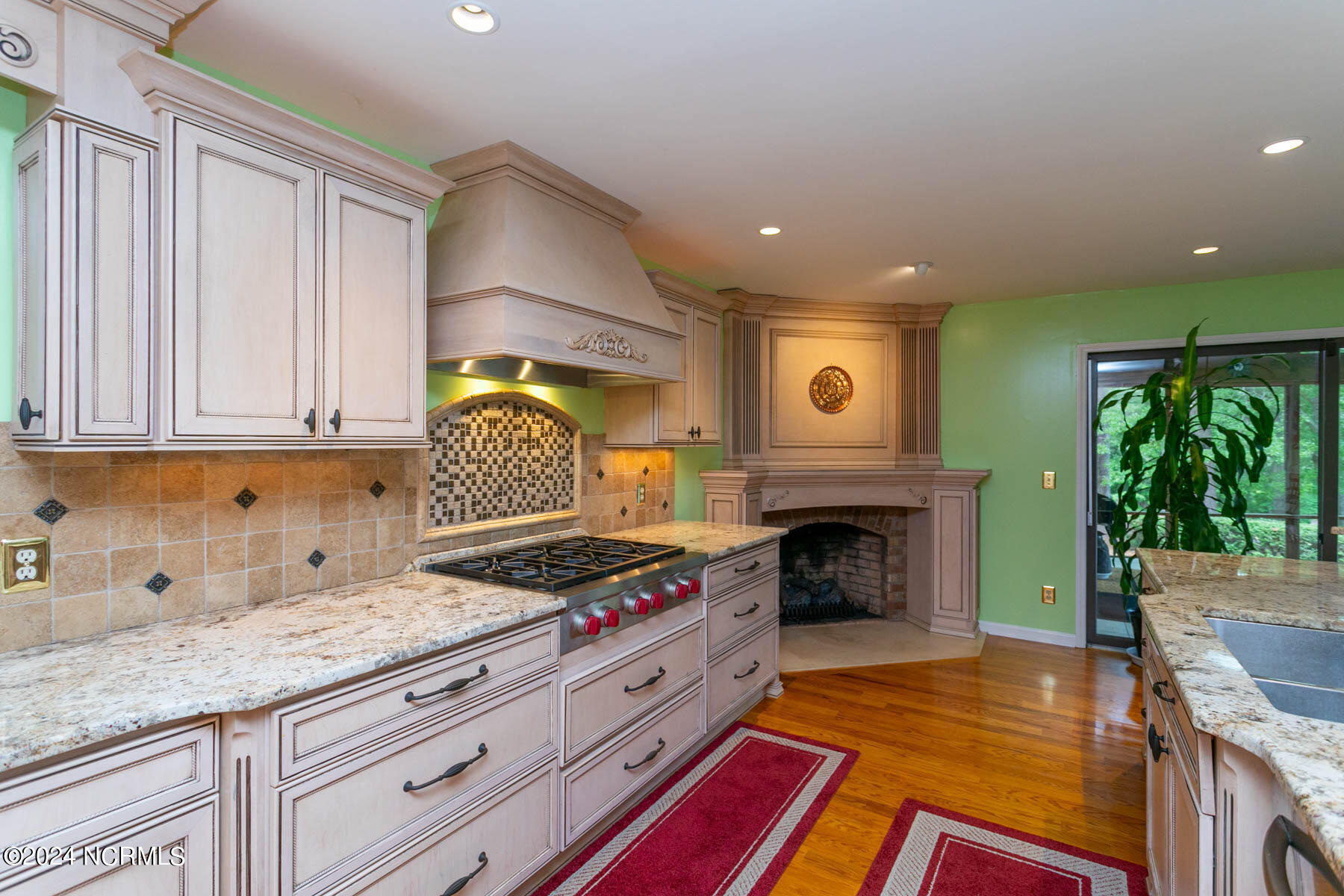 251 Devonshire Avenue W