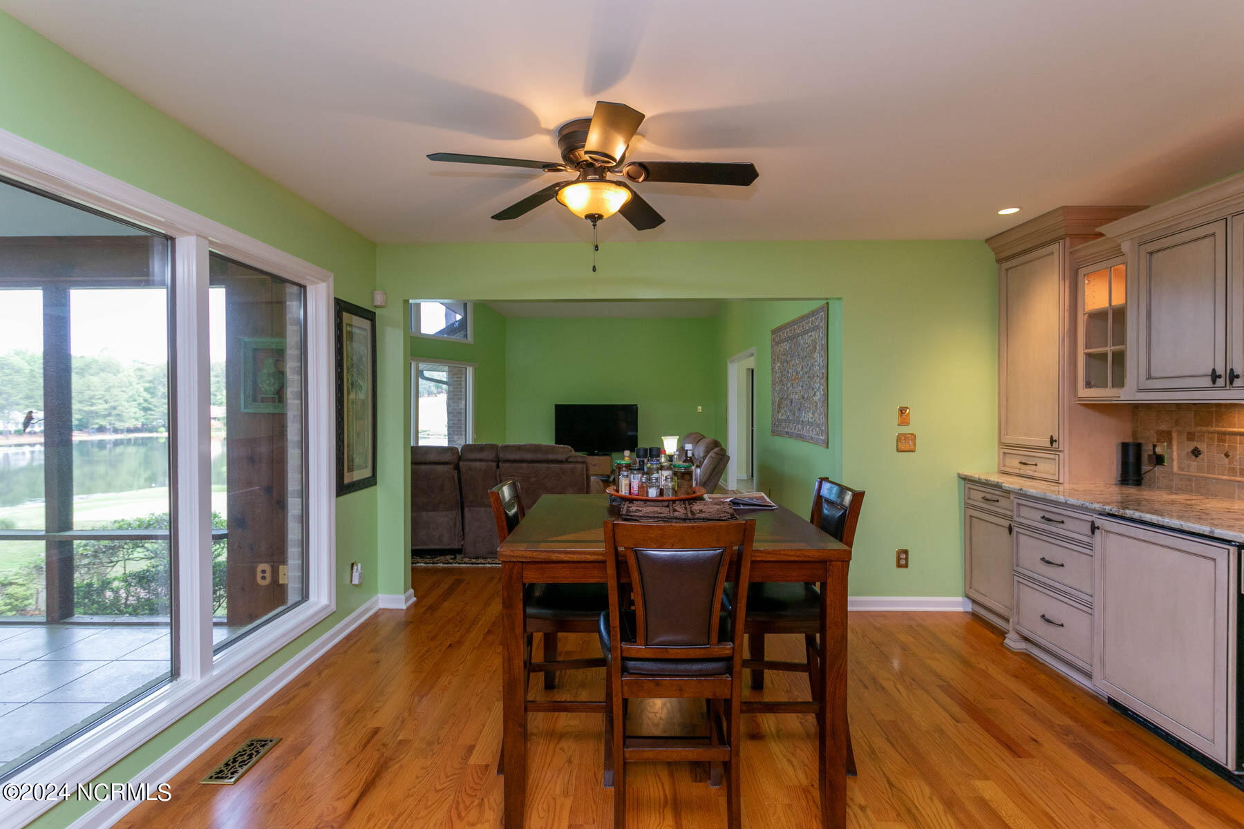 251 Devonshire Avenue W