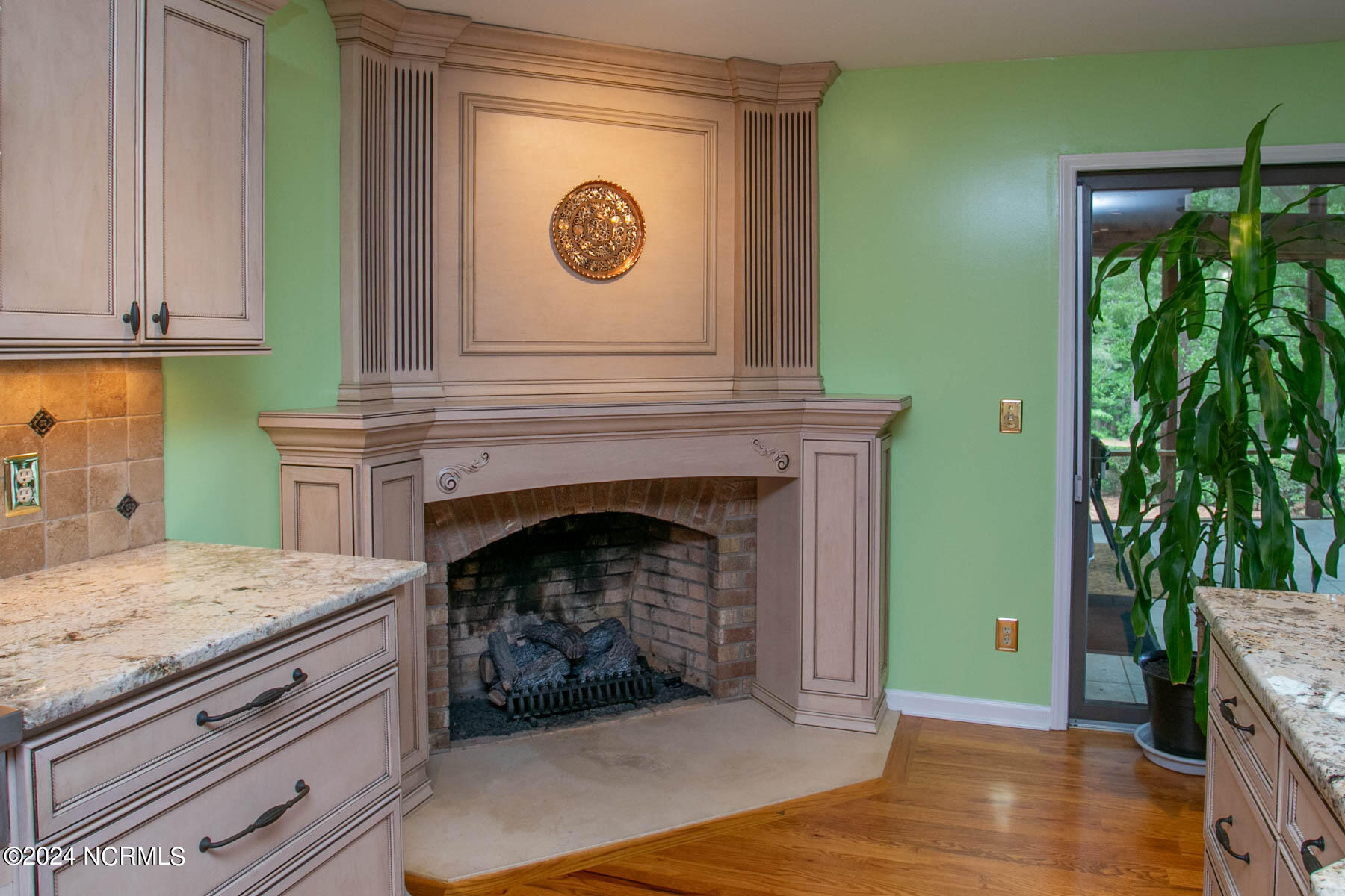 251 Devonshire Avenue W