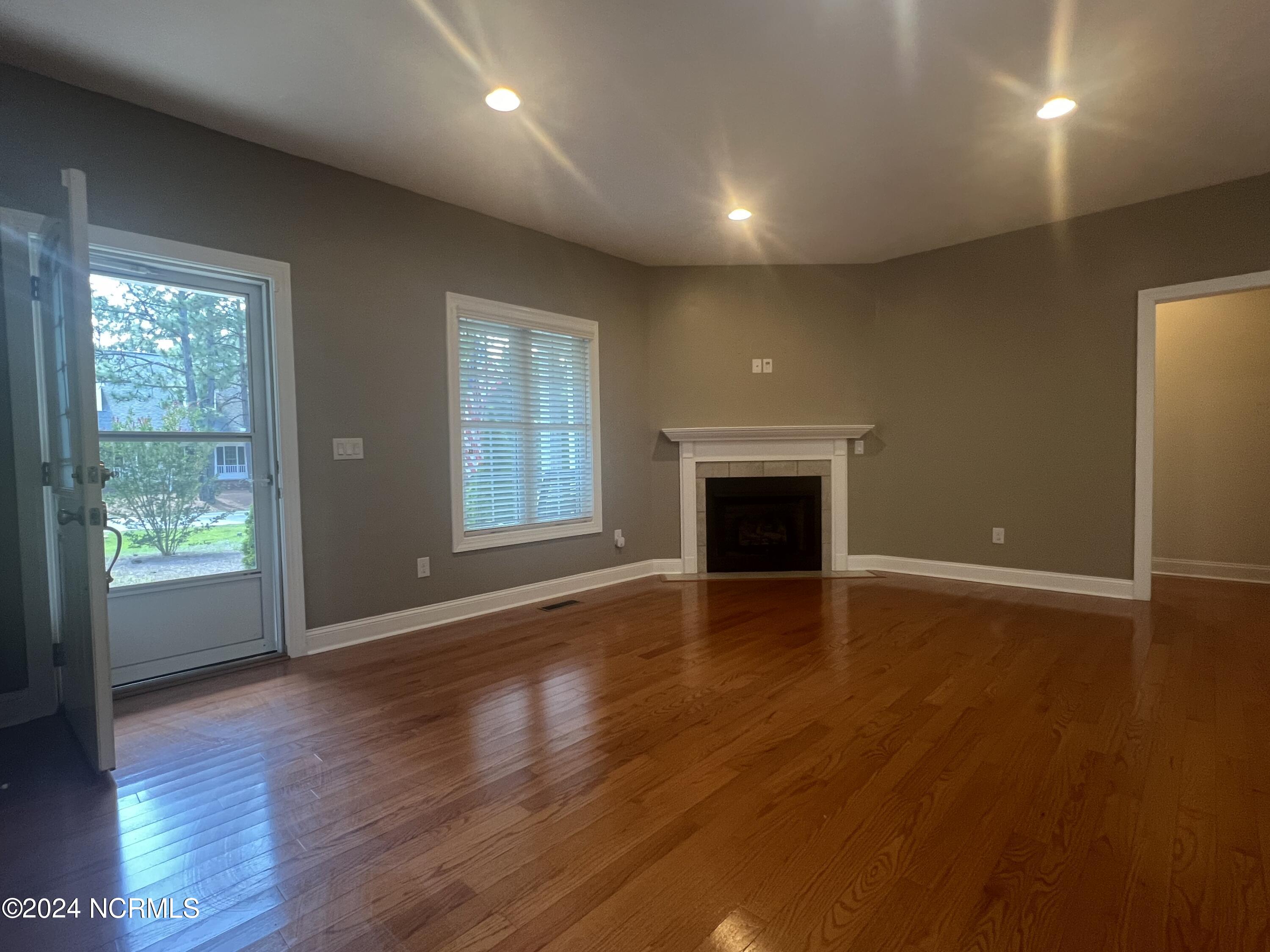 1475 Longleaf Drive E