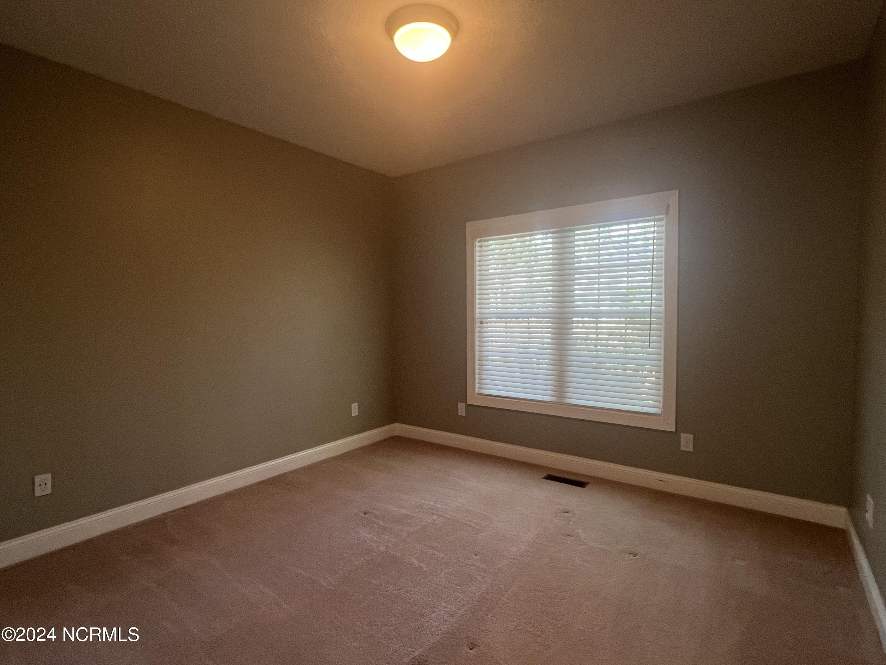 1475 Longleaf Drive E