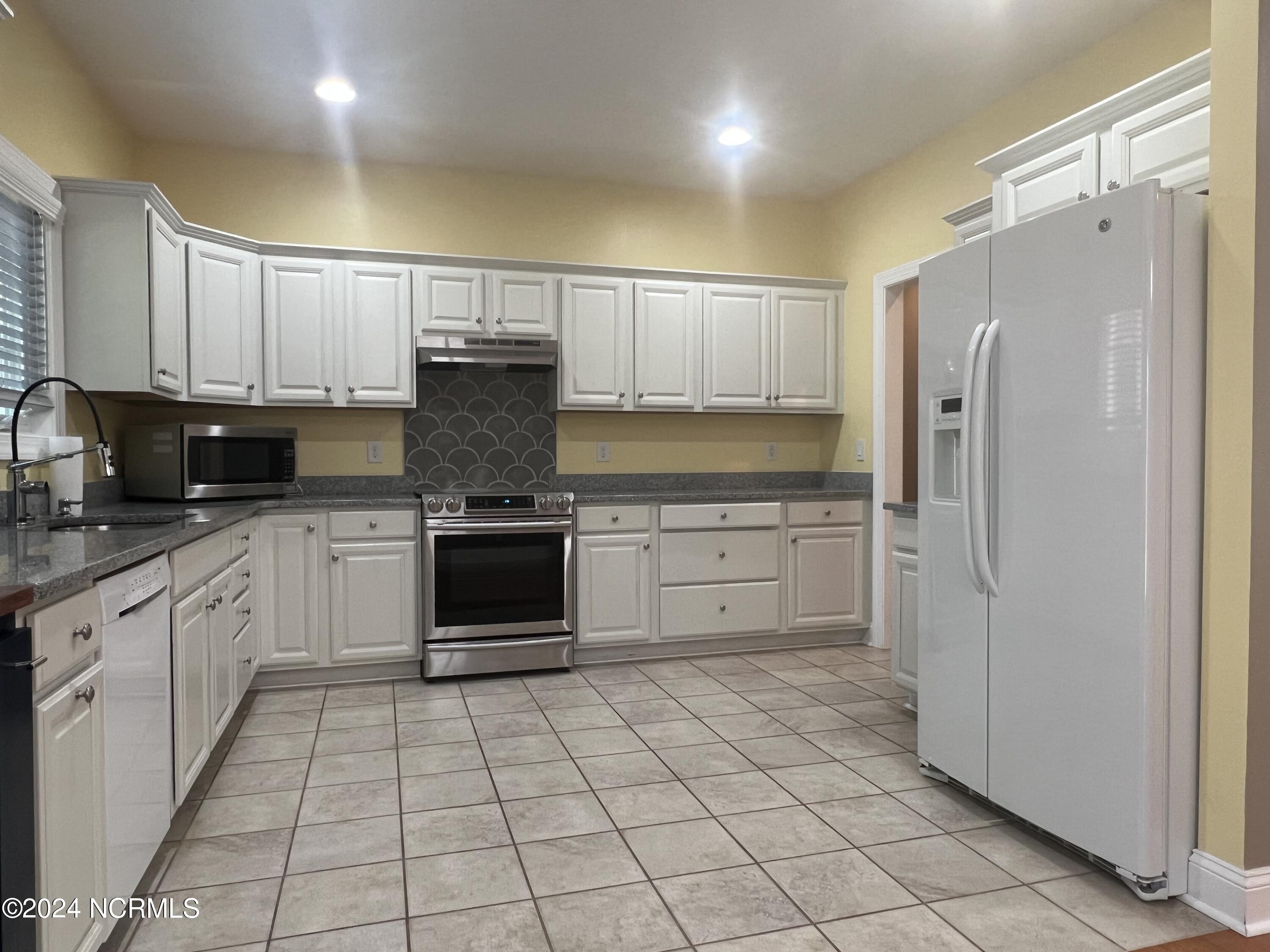 1475 Longleaf Drive E