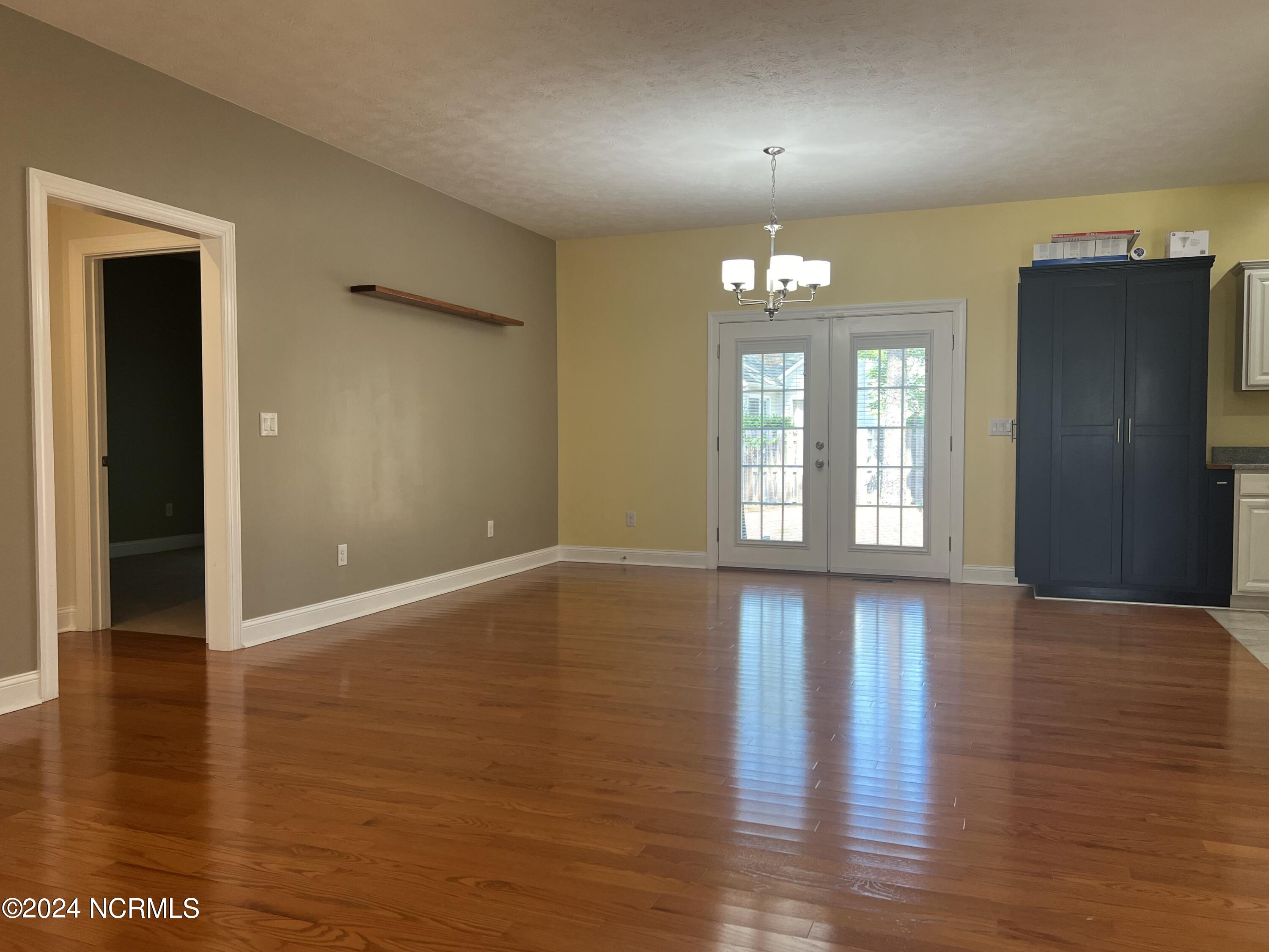 1475 Longleaf Drive E