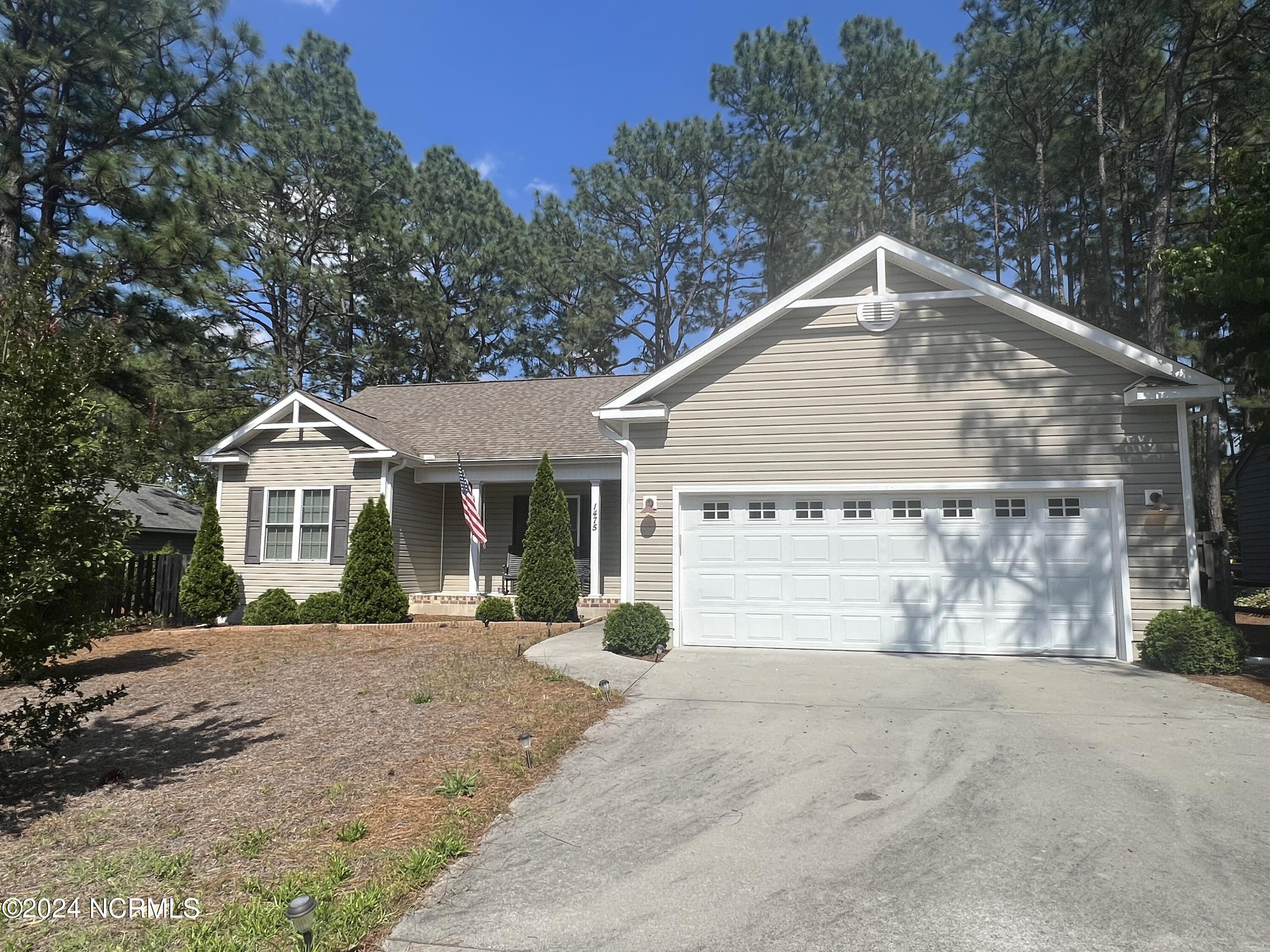 1475 Longleaf Drive E