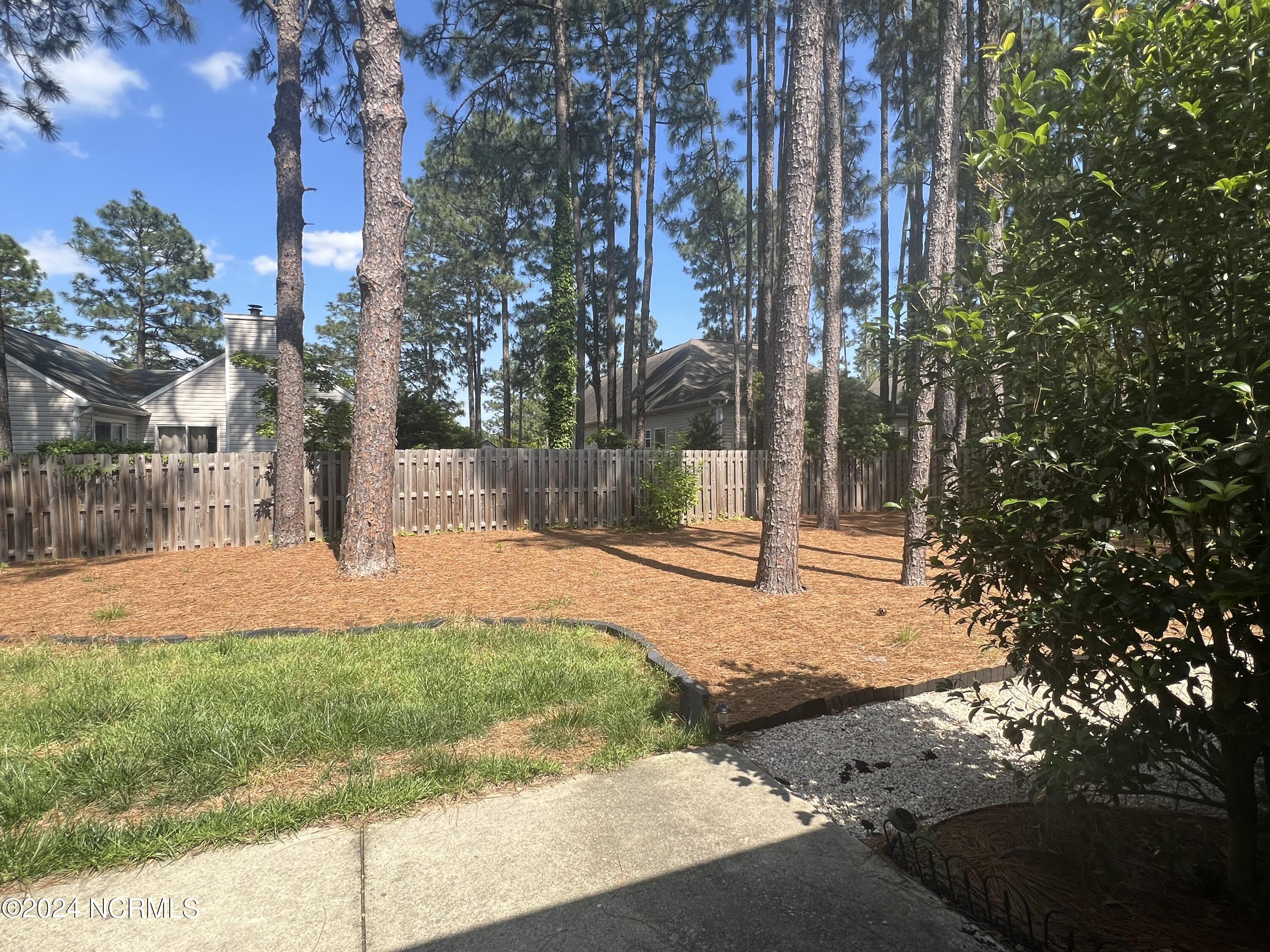 1475 Longleaf Drive E