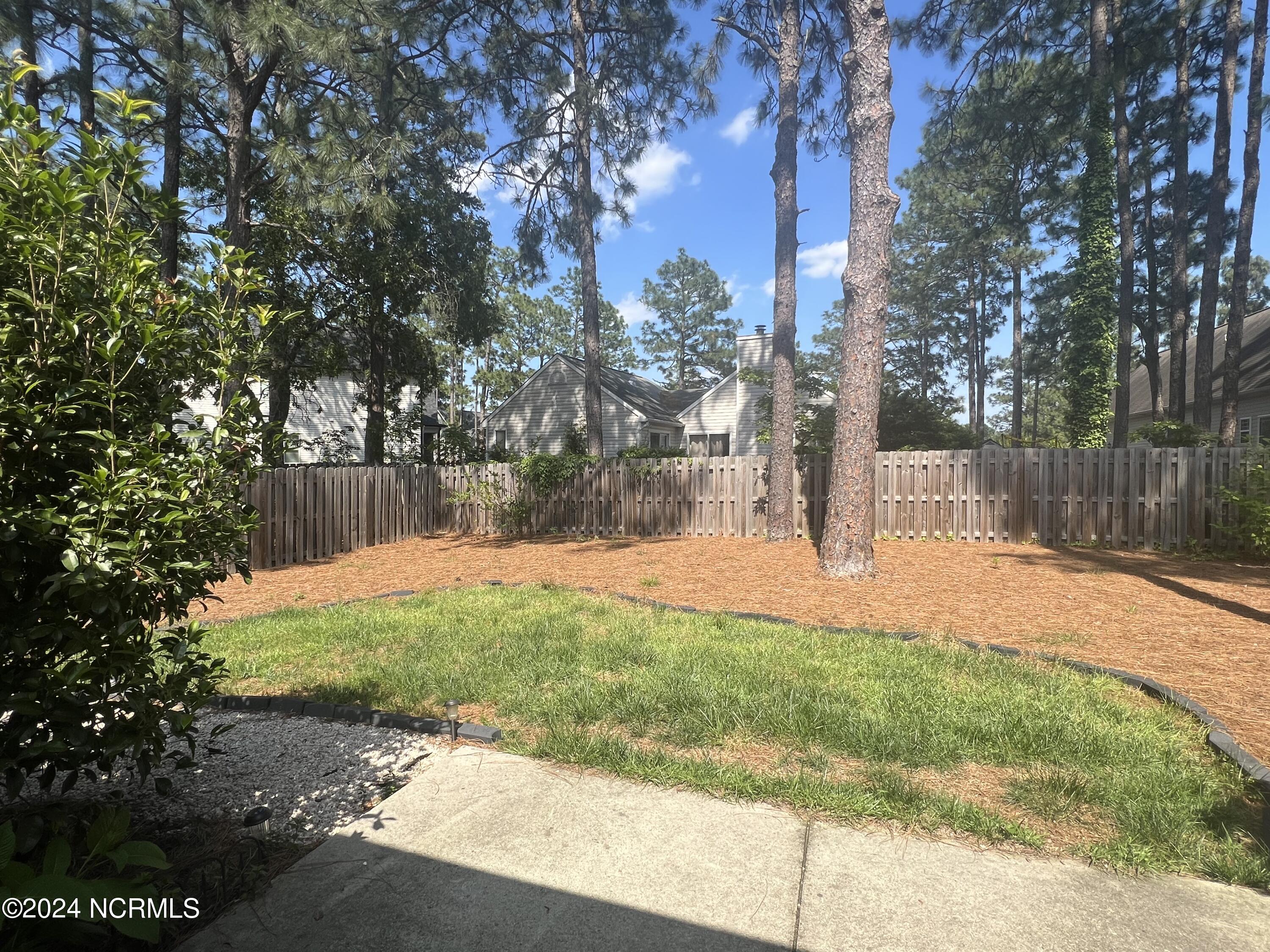 1475 Longleaf Drive E