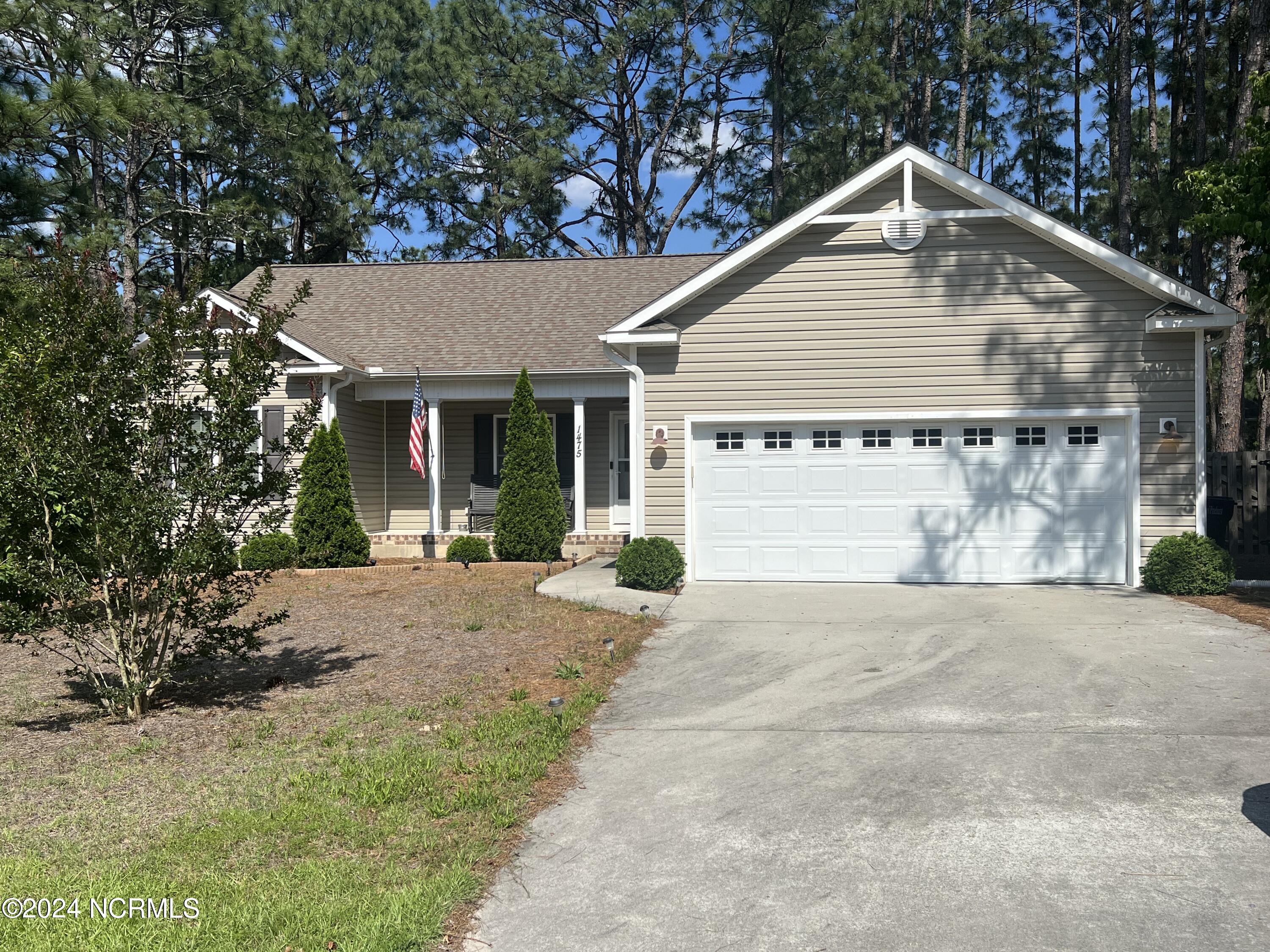 1475 Longleaf Drive E