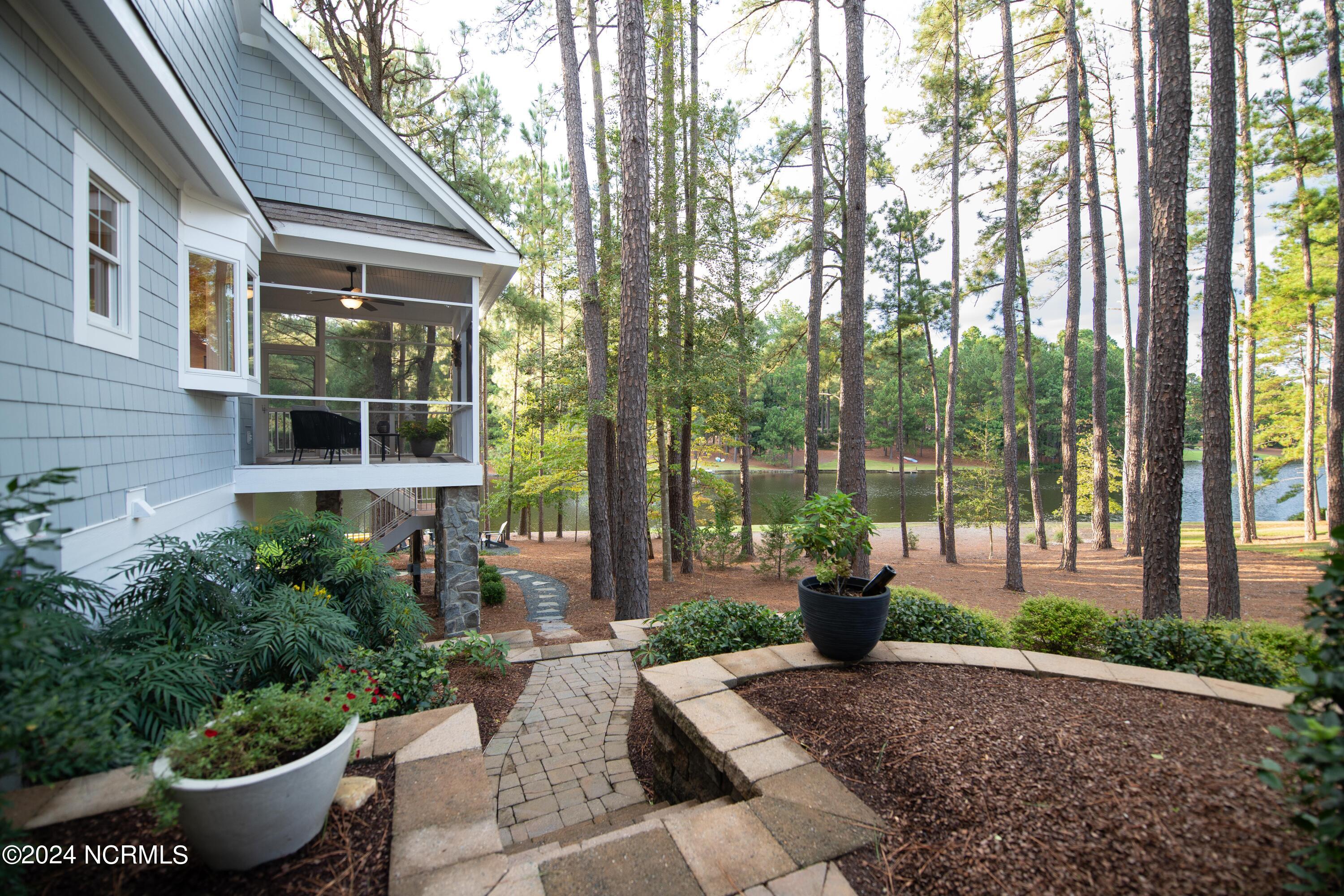 32 Loch Lomond Court