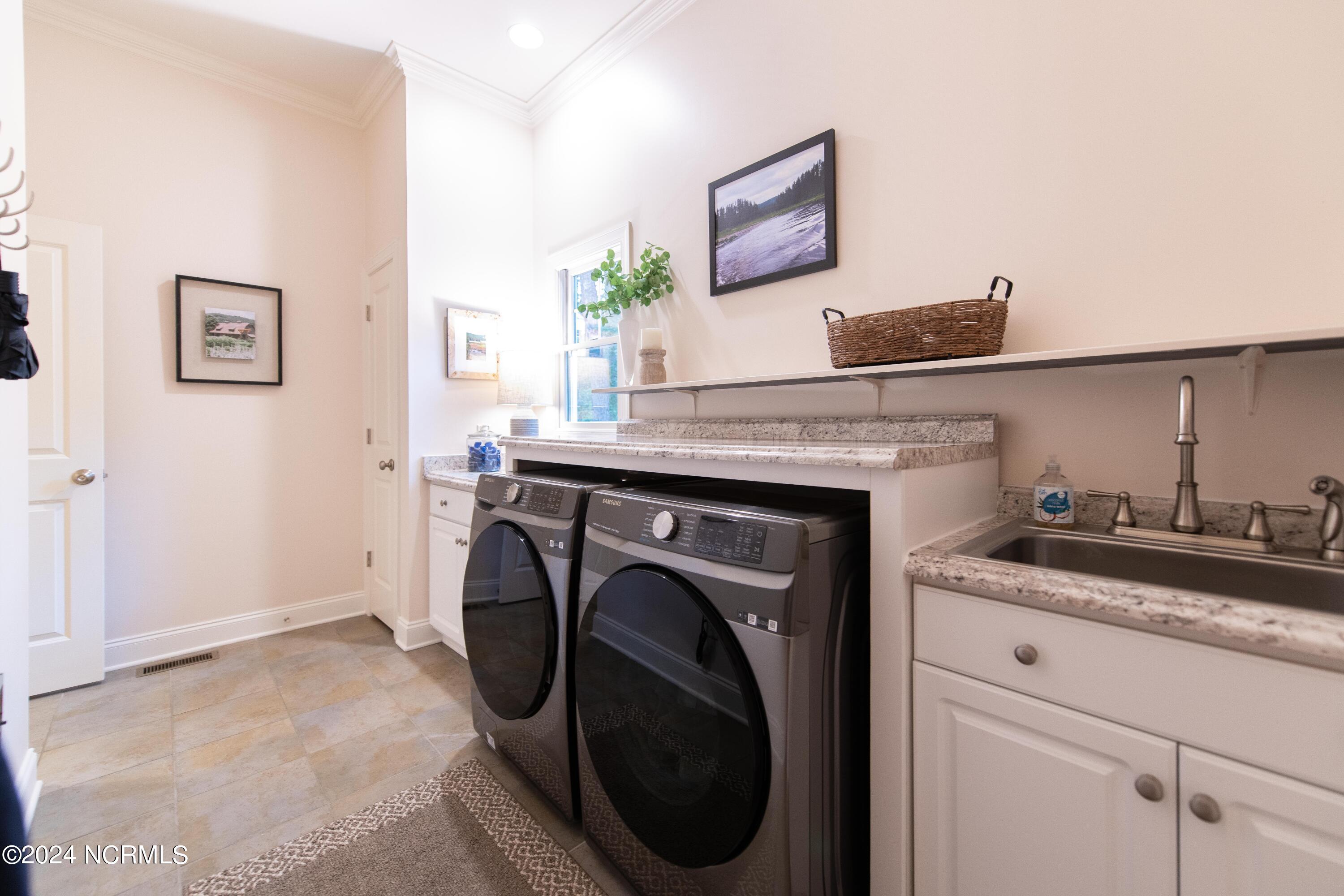 32 Loch Lomond Court