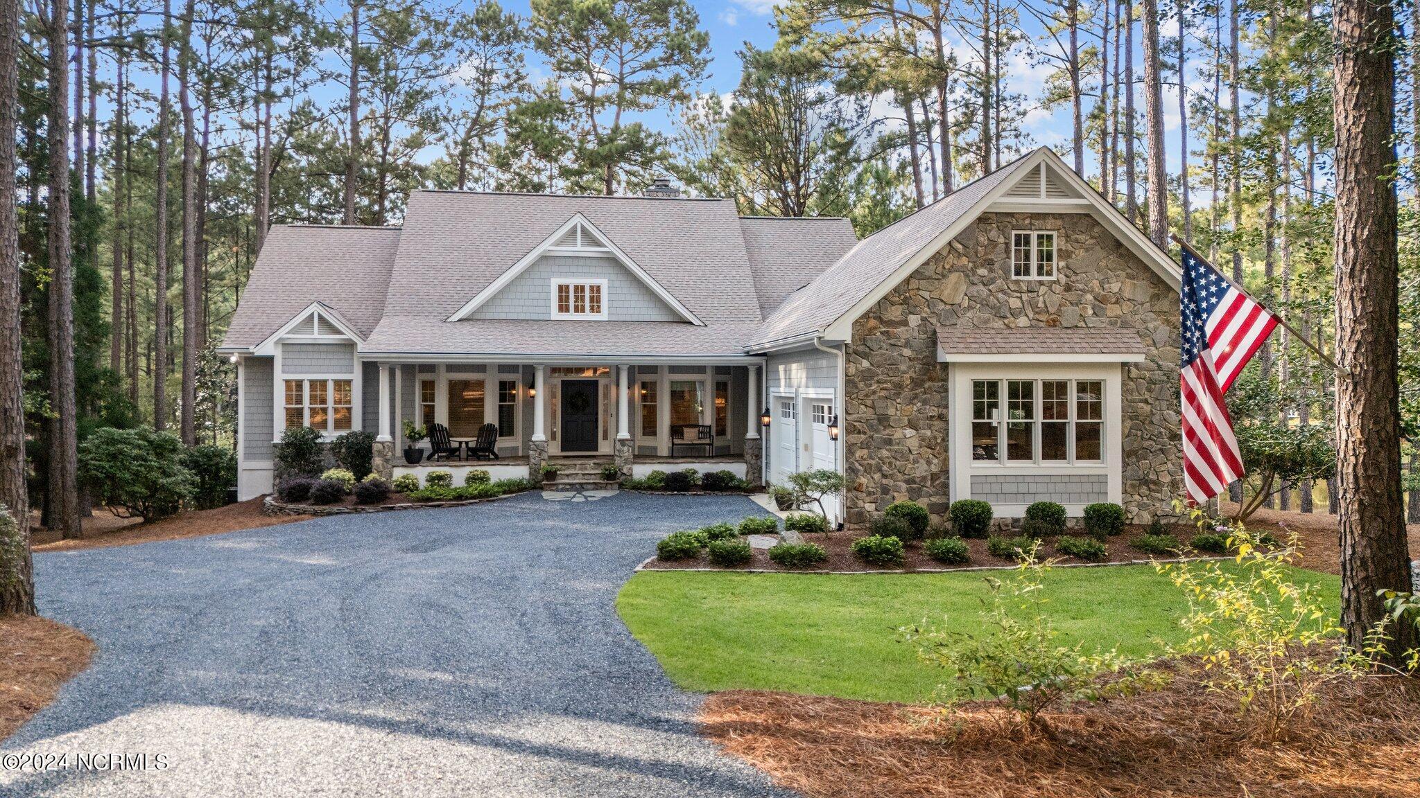 32 Loch Lomond Court