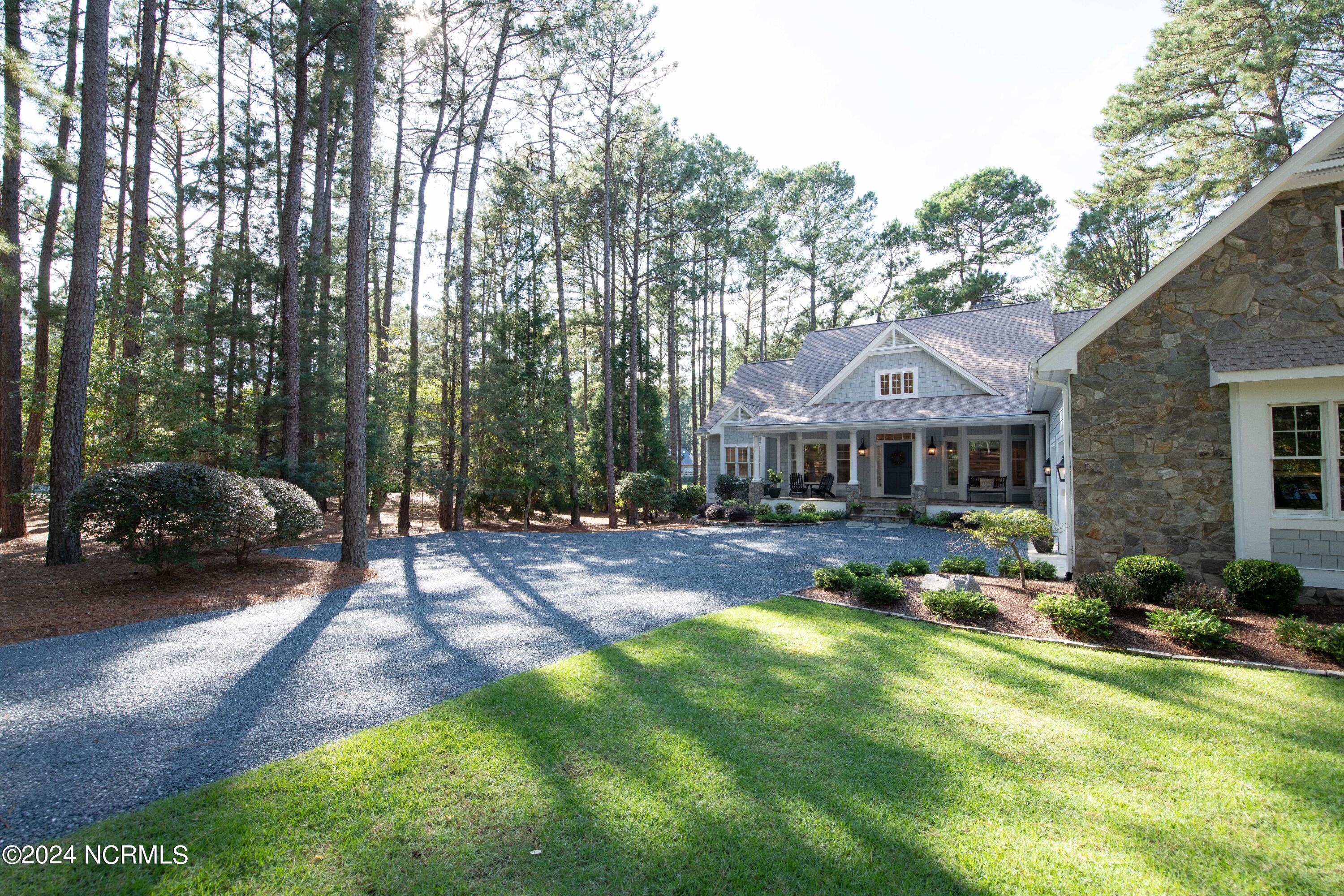 32 Loch Lomond Court