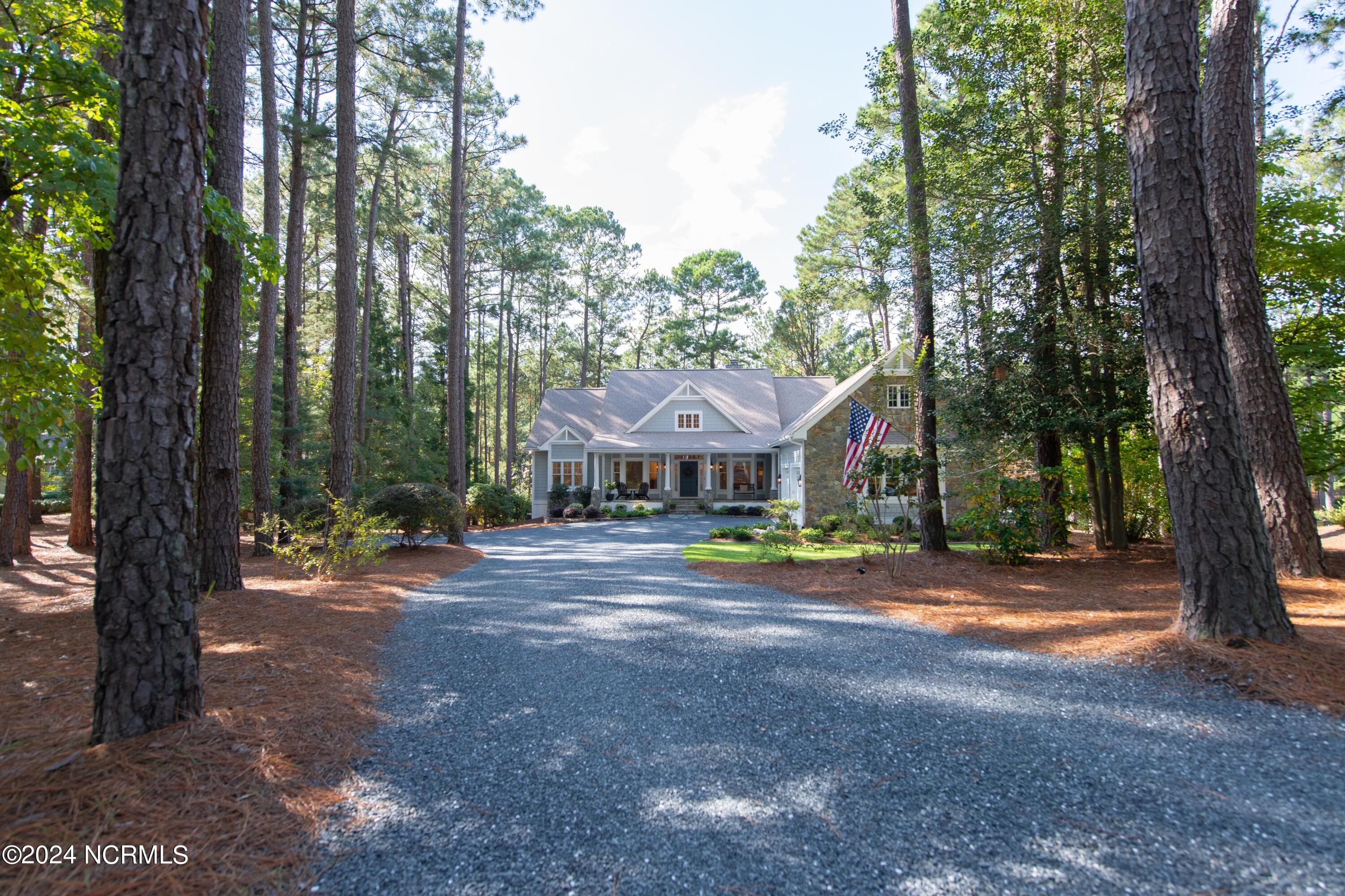 32 Loch Lomond Court