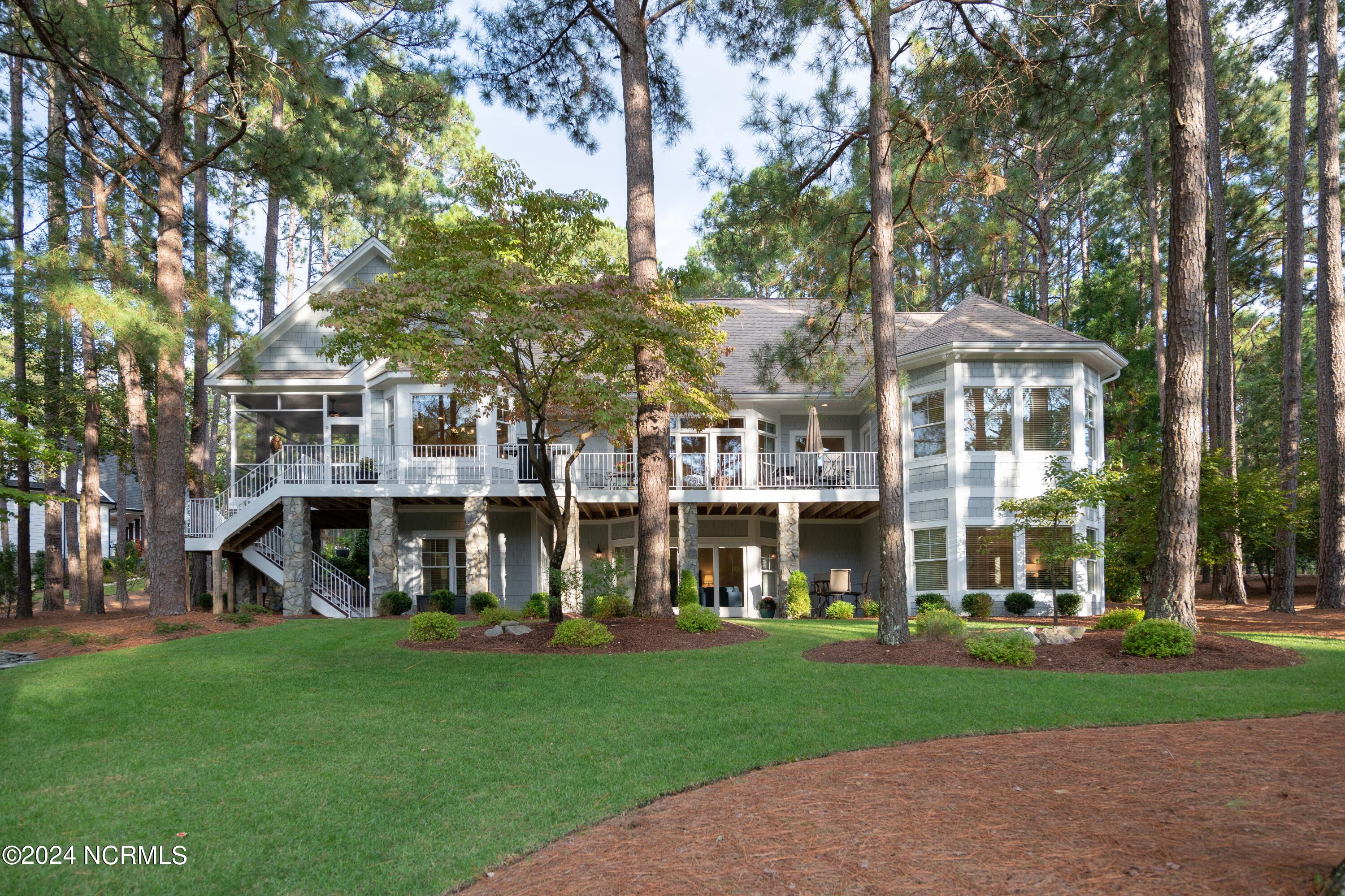 32 Loch Lomond Court
