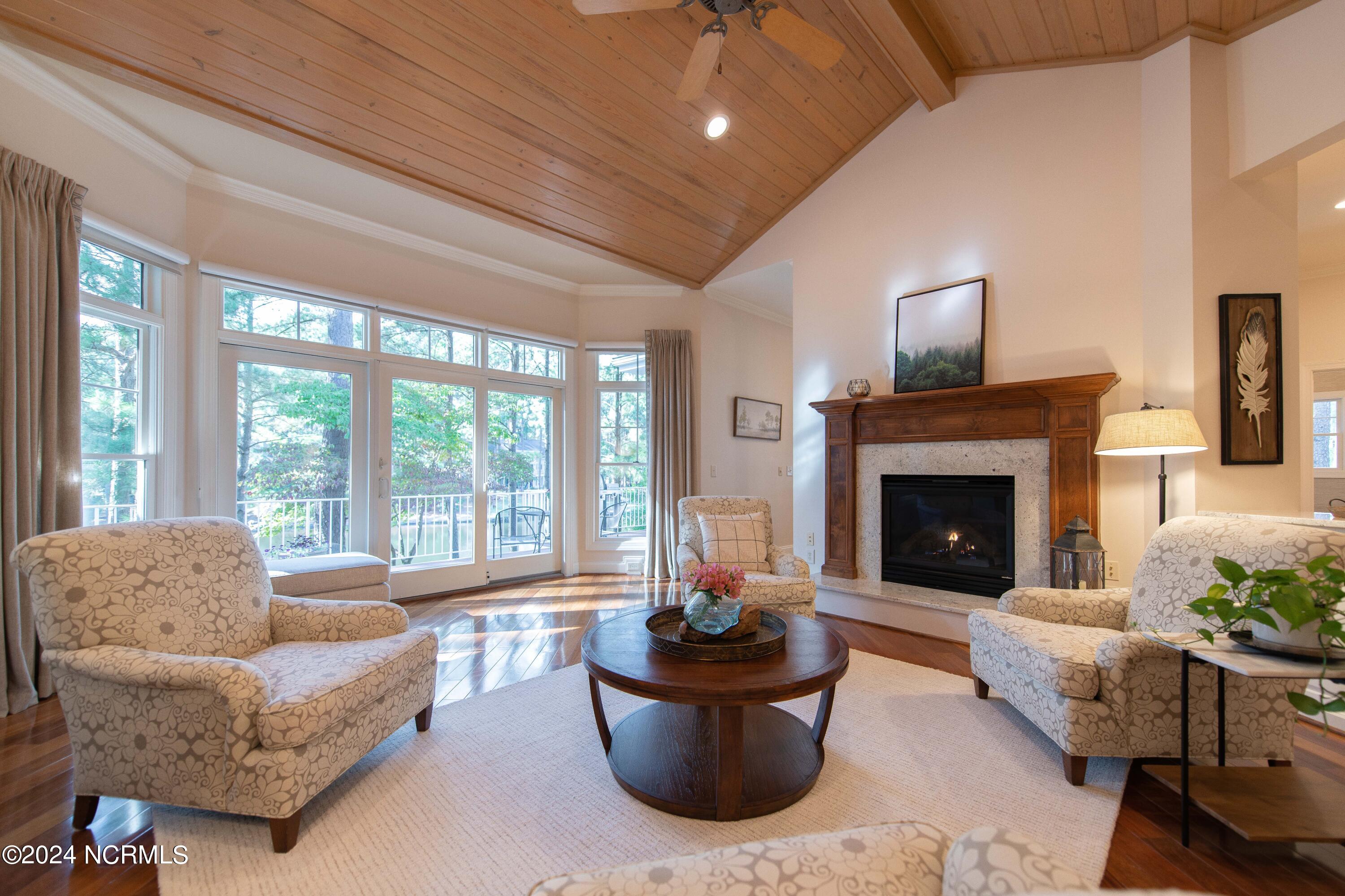 32 Loch Lomond Court