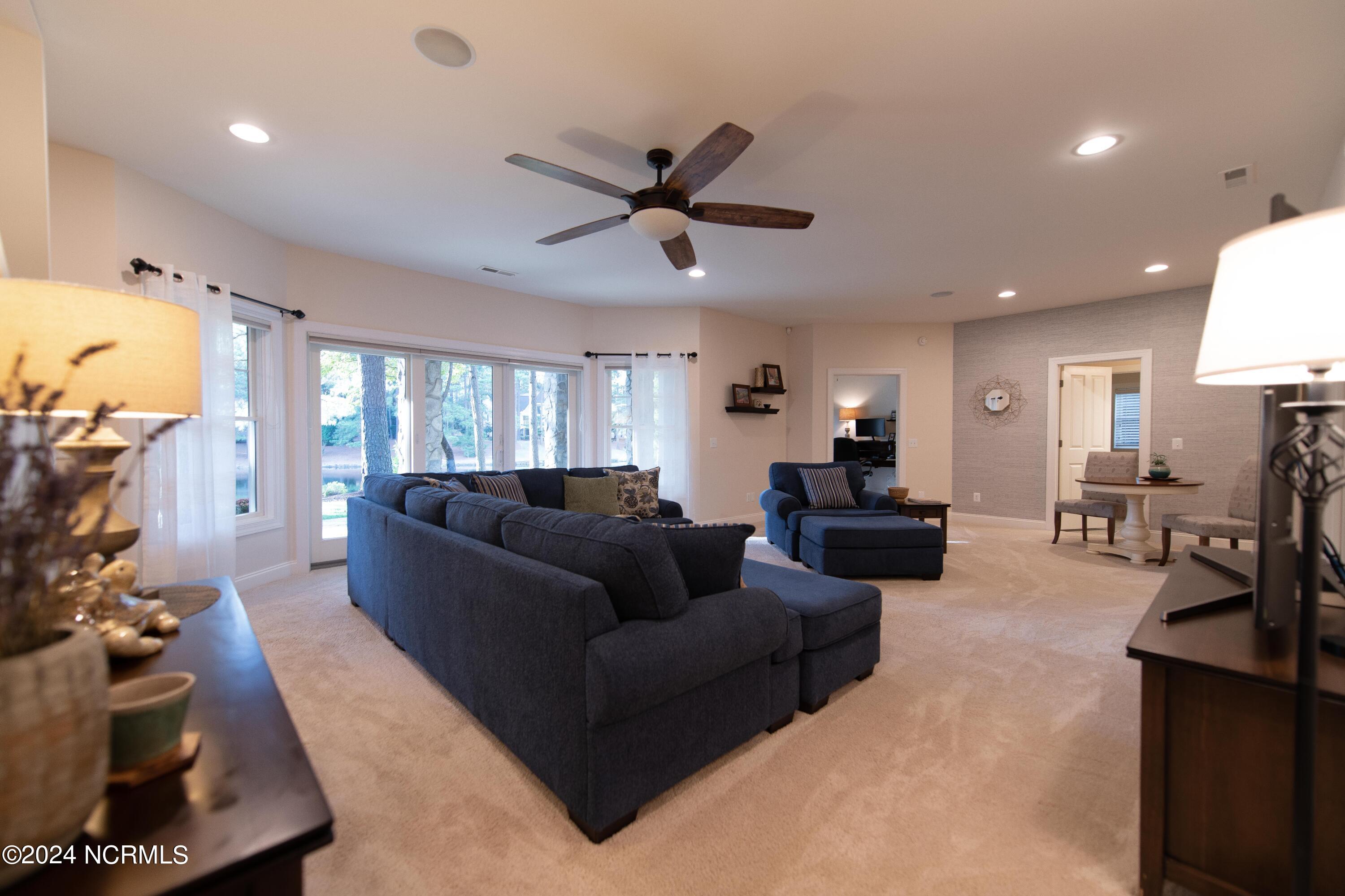 32 Loch Lomond Court