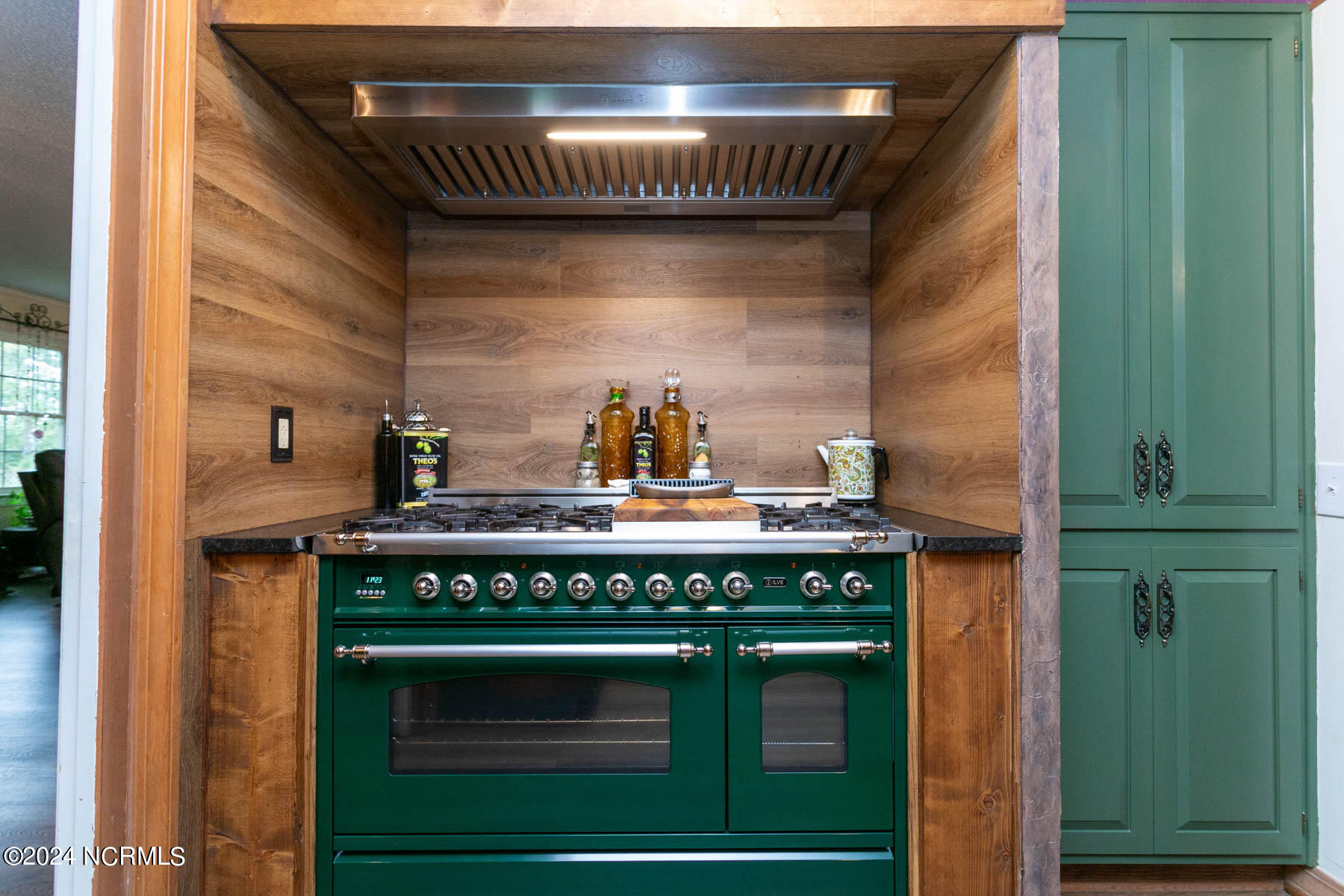 542 W College Street