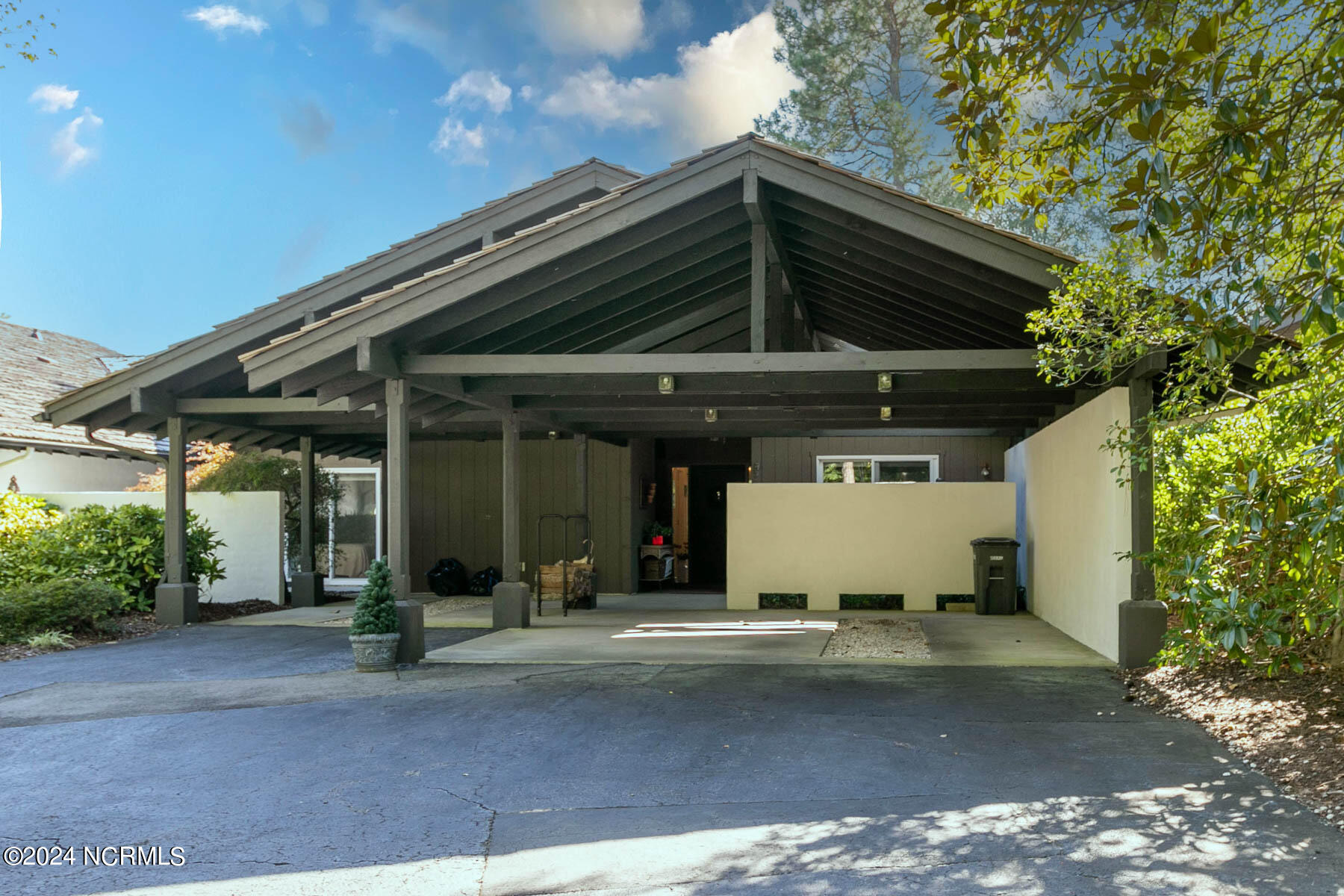 270 Mckenzie Road W, 63