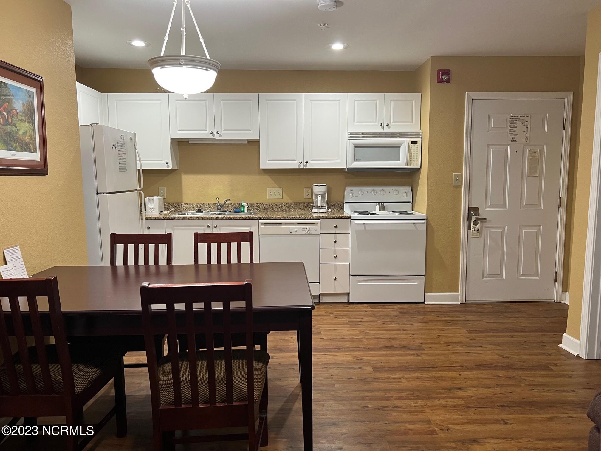 510 Little River Farm Boulevard, 106 B