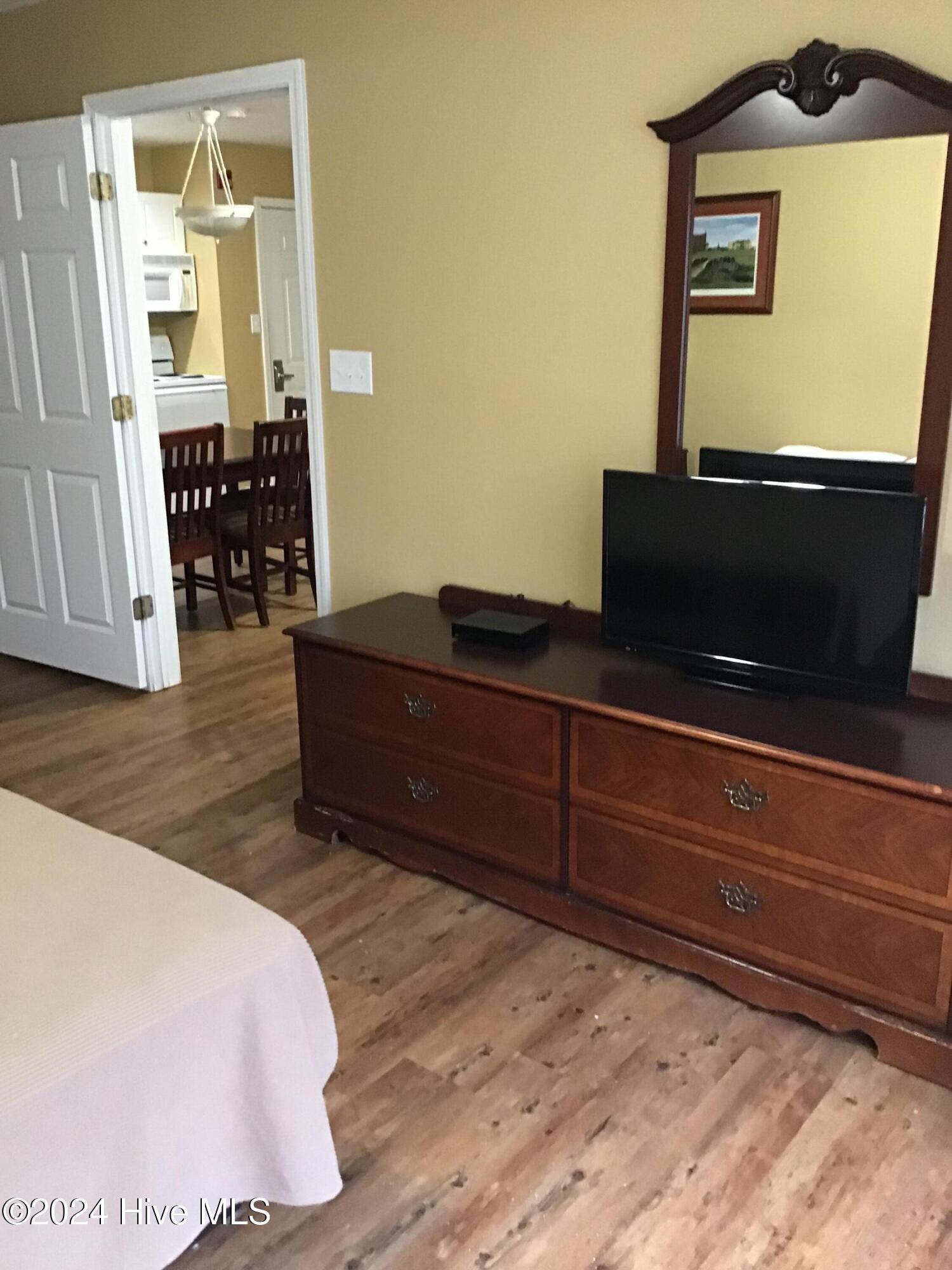 490 Little River Farm Boulevard, 101a