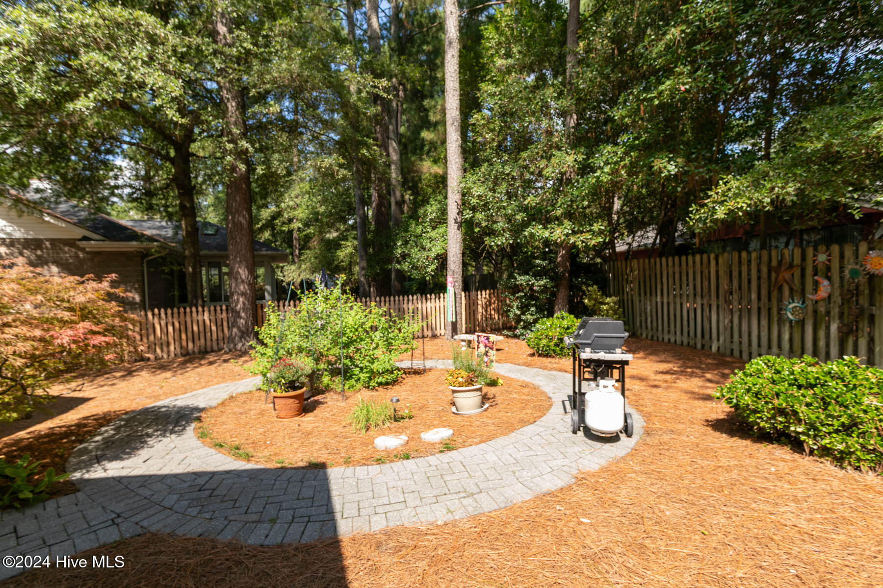 290 Lake Forest Drive