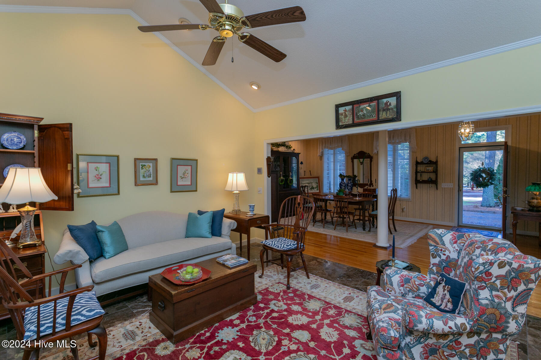 290 Lake Forest Drive