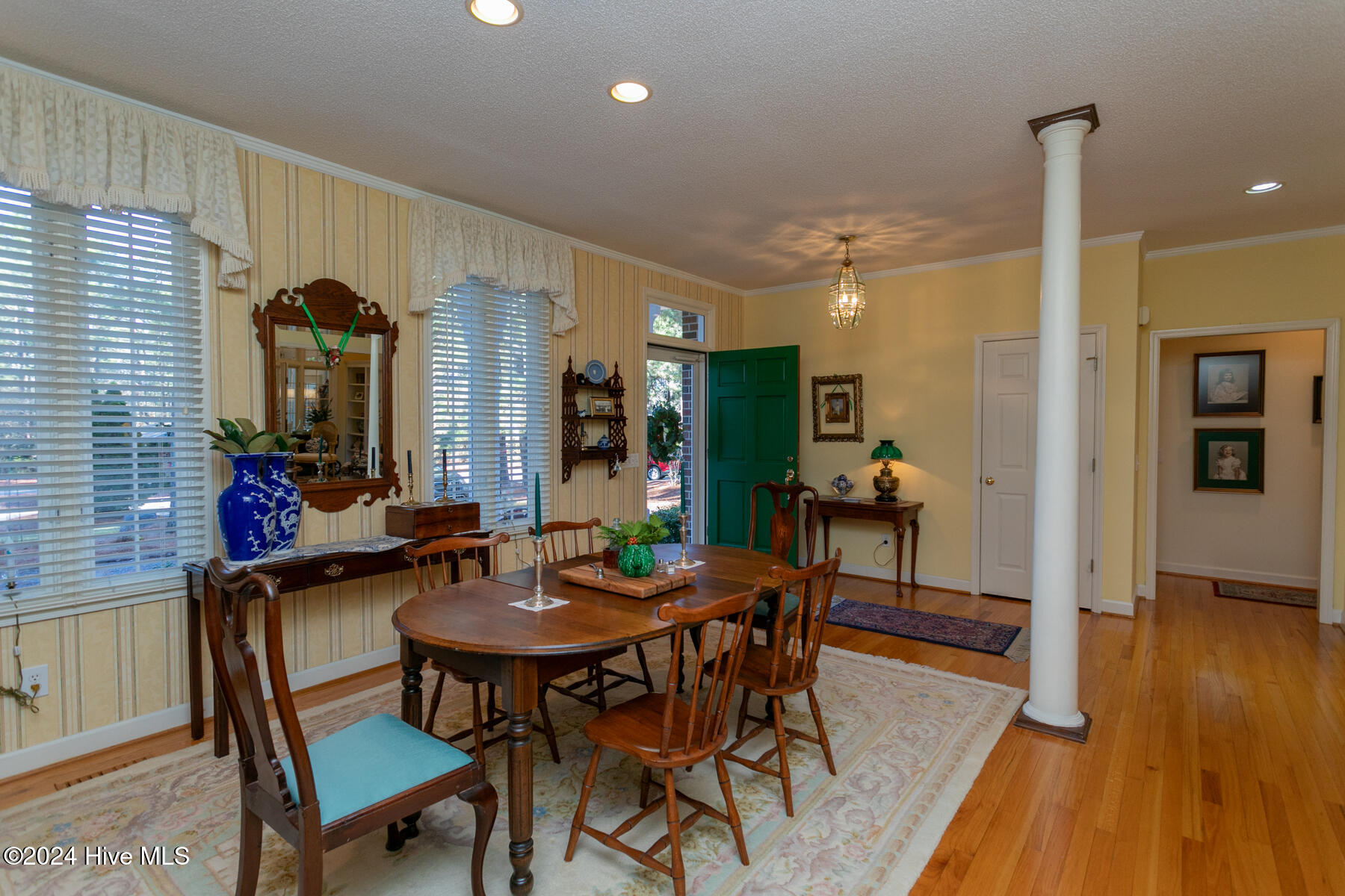 290 Lake Forest Drive