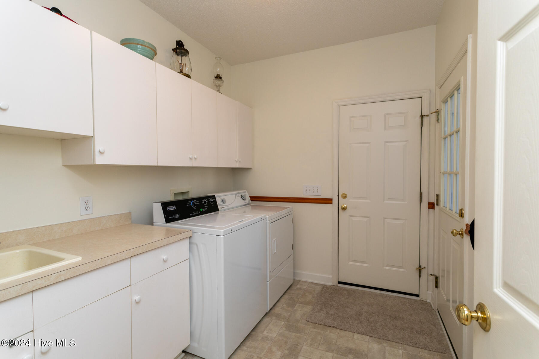 290 Lake Forest Drive