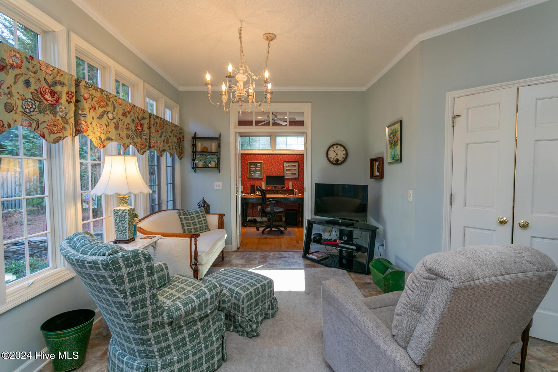 290 Lake Forest Drive