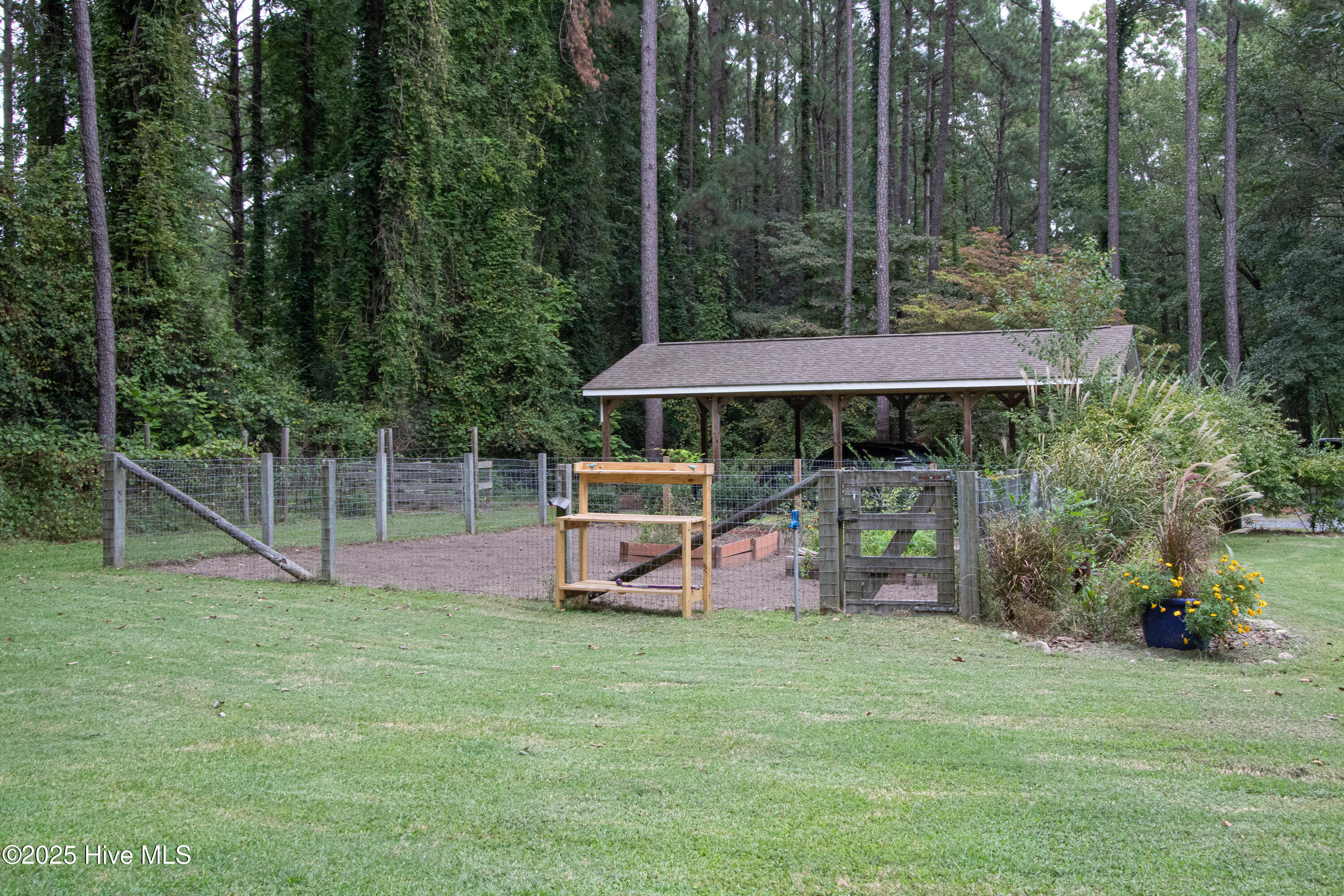 1655 Fort Bragg Road S