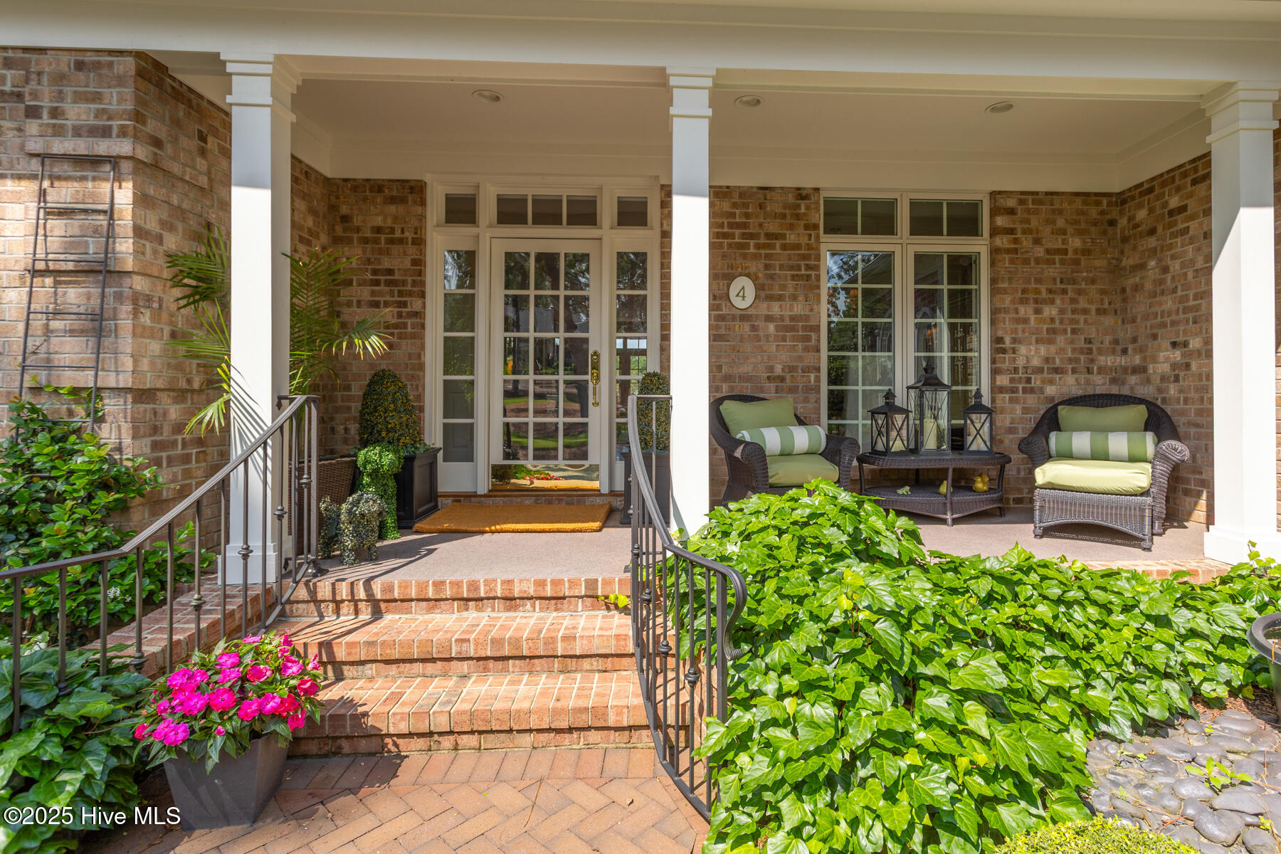 4 Interlachon Lane