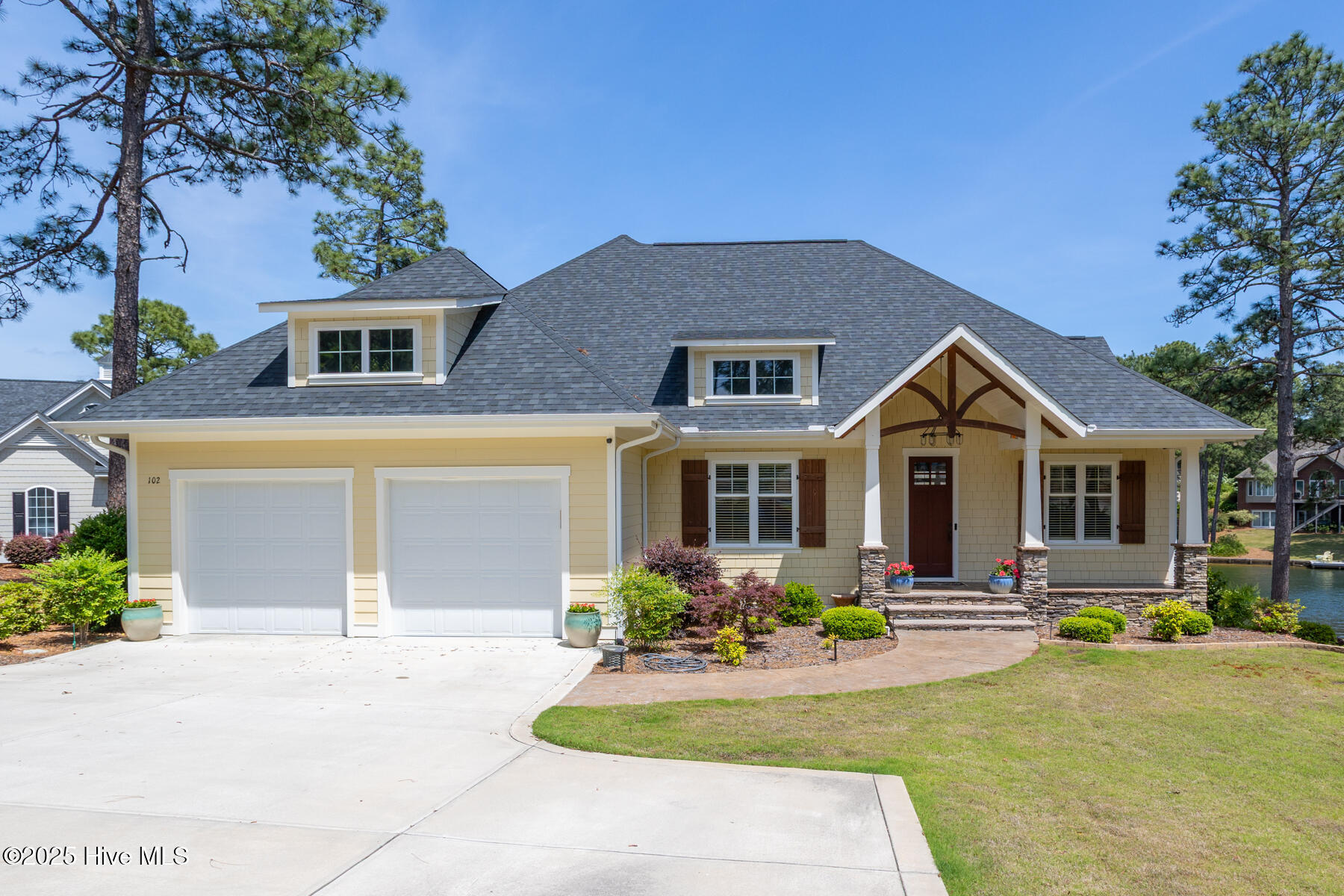 102 Featherston Point