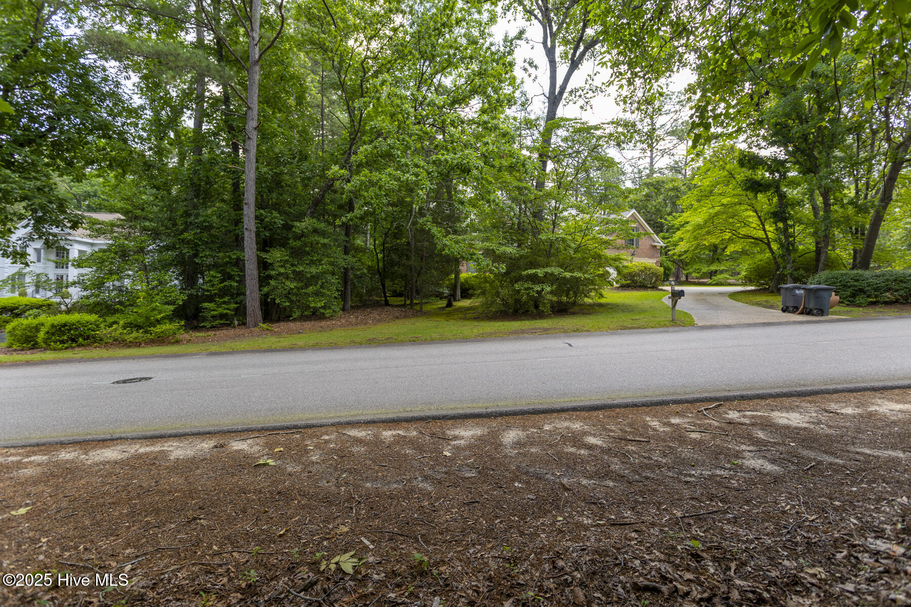 251 39 National Drive