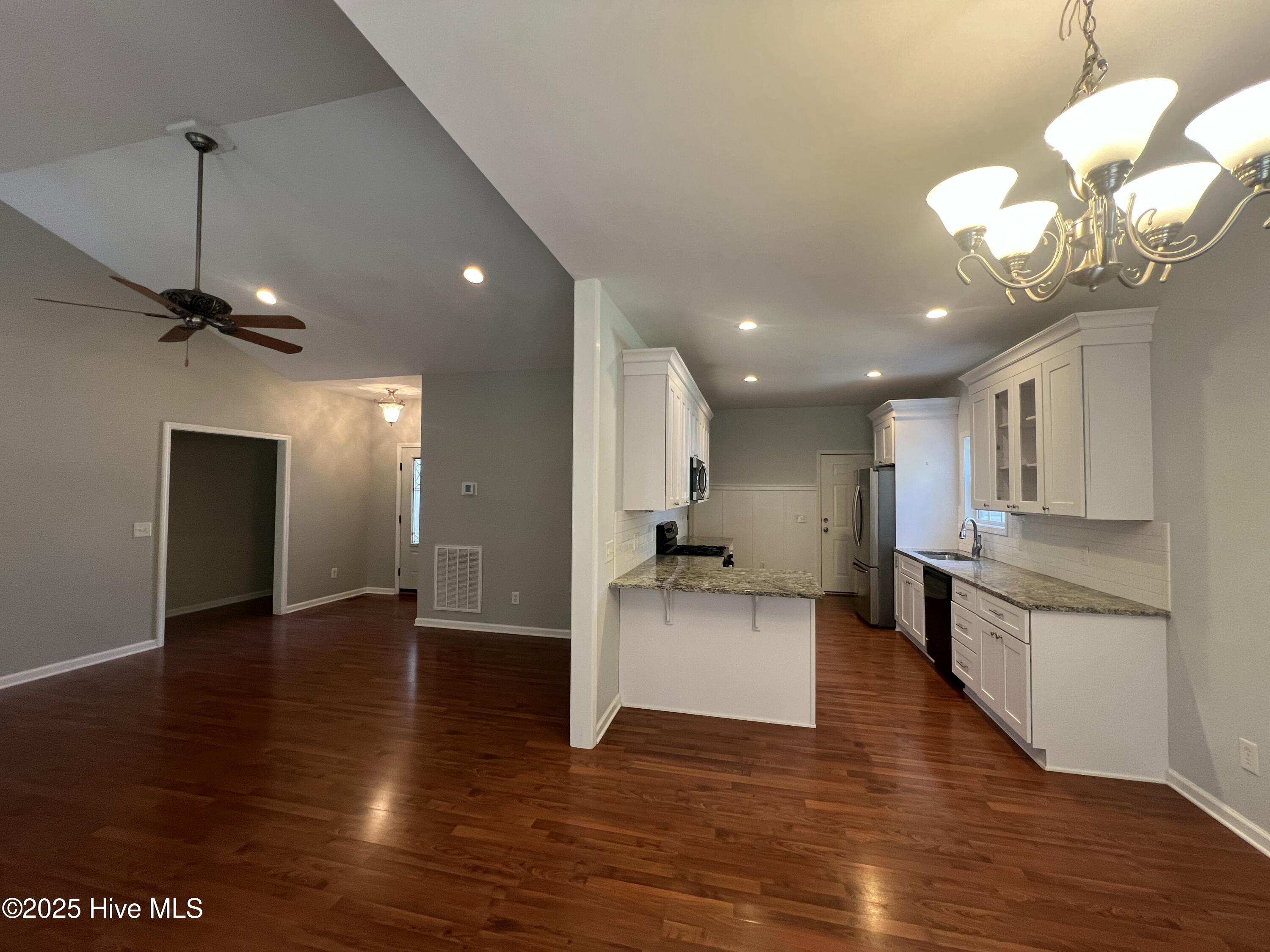 100 Kingswood Circle