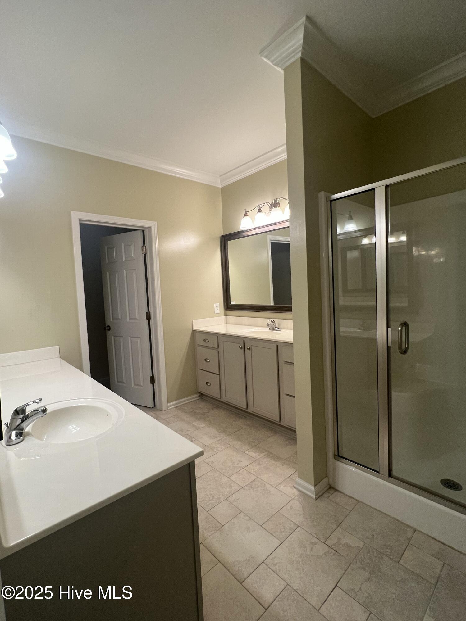 100 Kingswood Circle