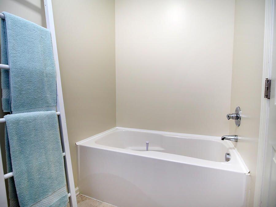 100 Kingswood Circle