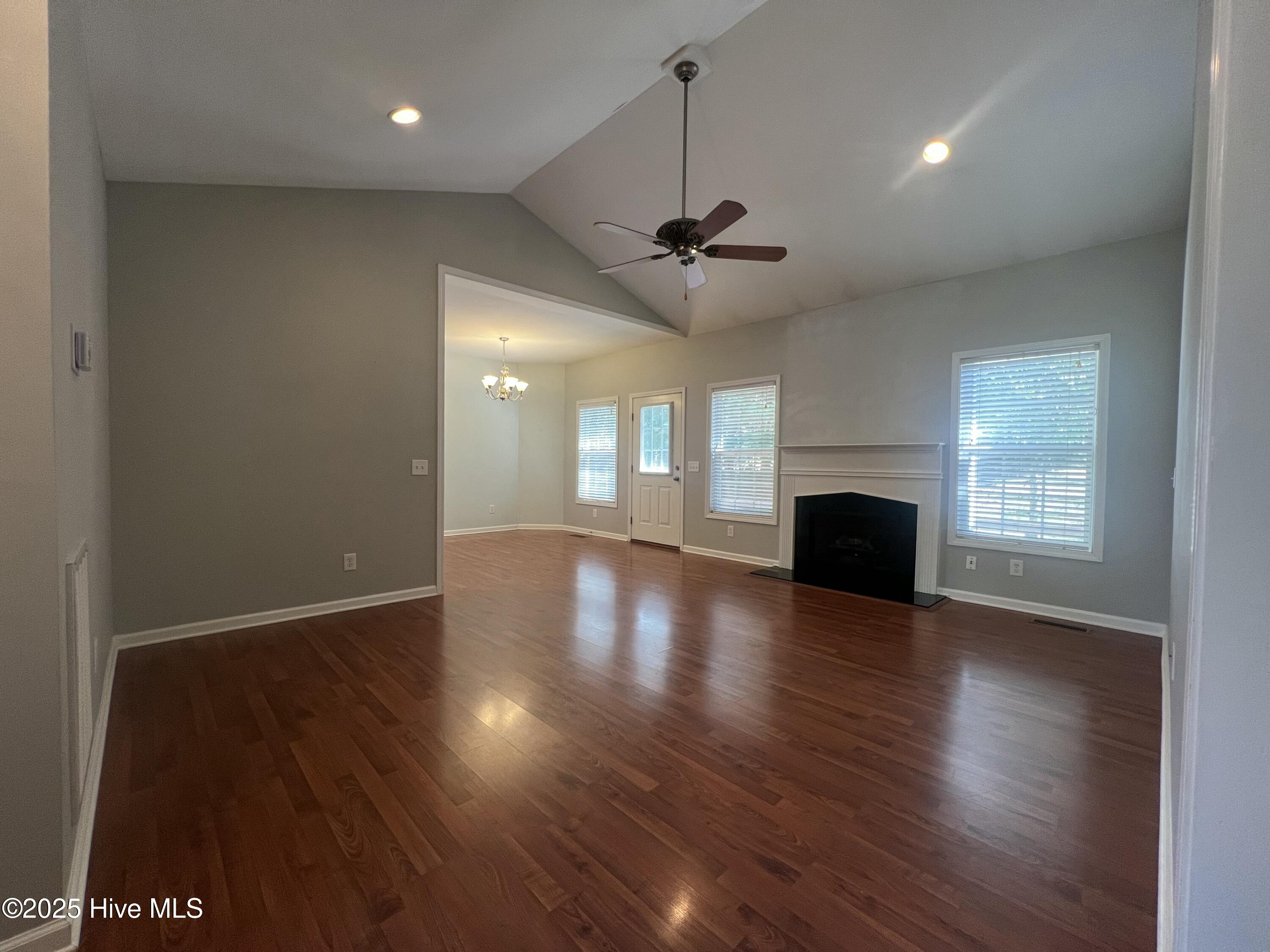 100 Kingswood Circle